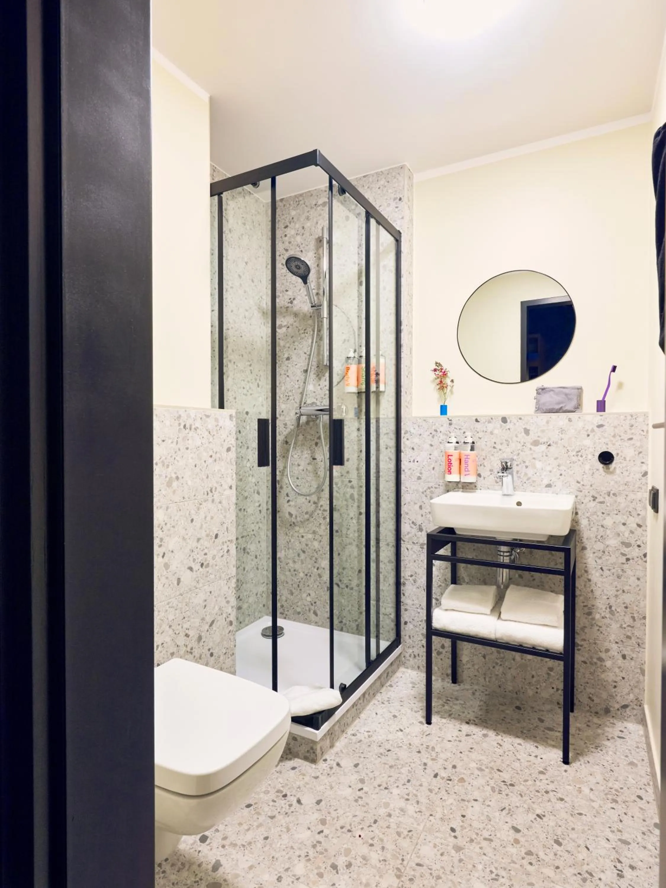 Shower in Numa Berlin Torstrasse