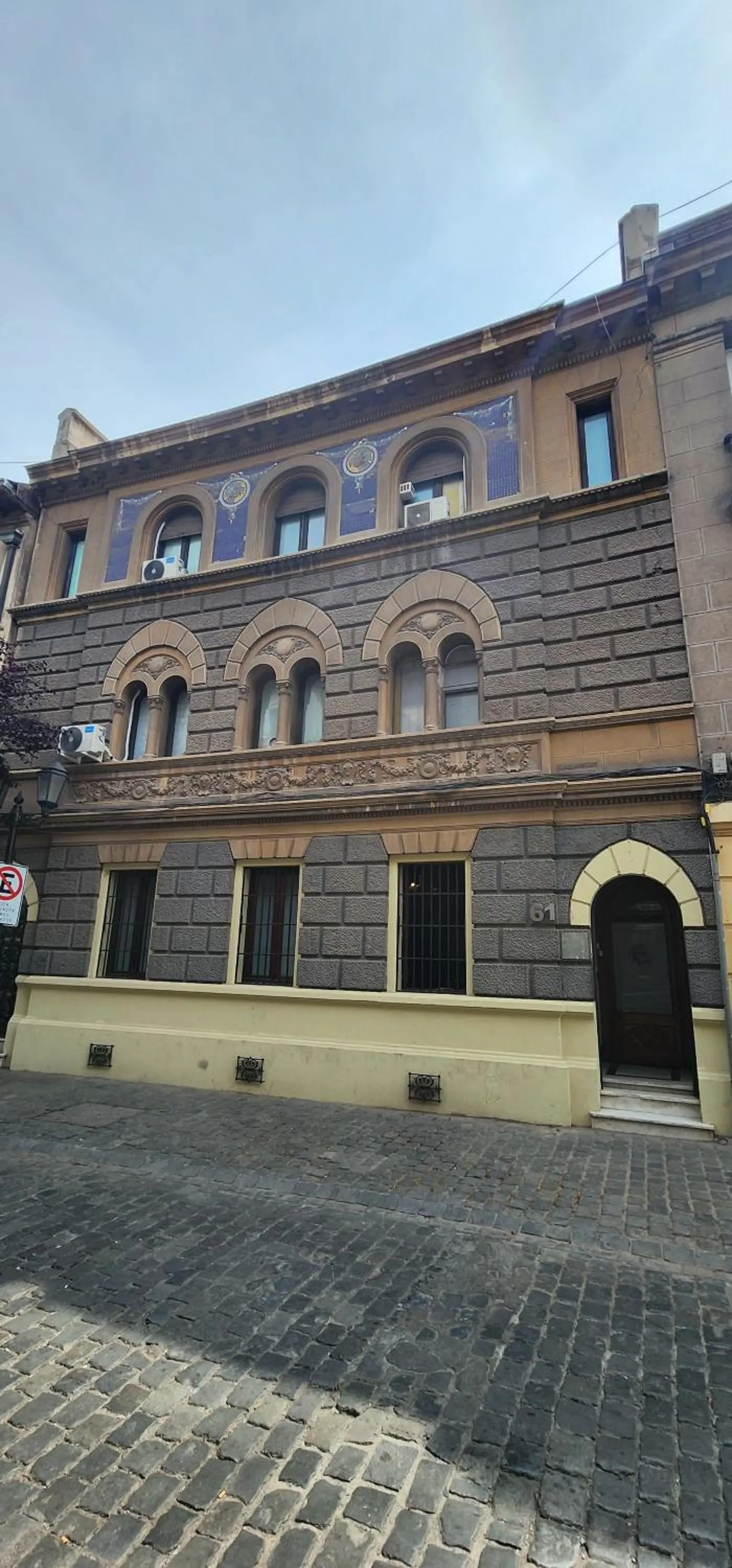 Property building in Hotel Voila Londres