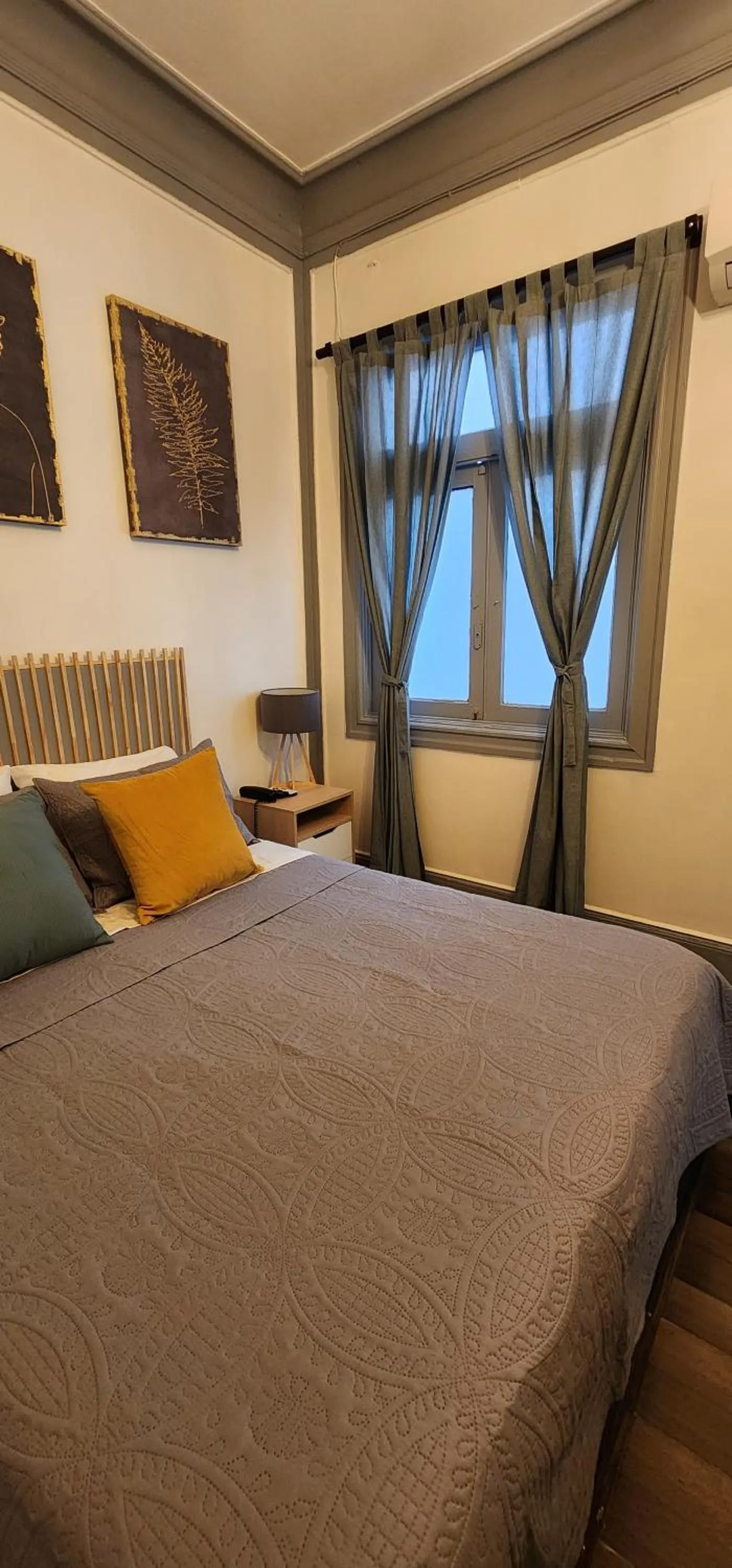 Bed in Hotel Voila Londres