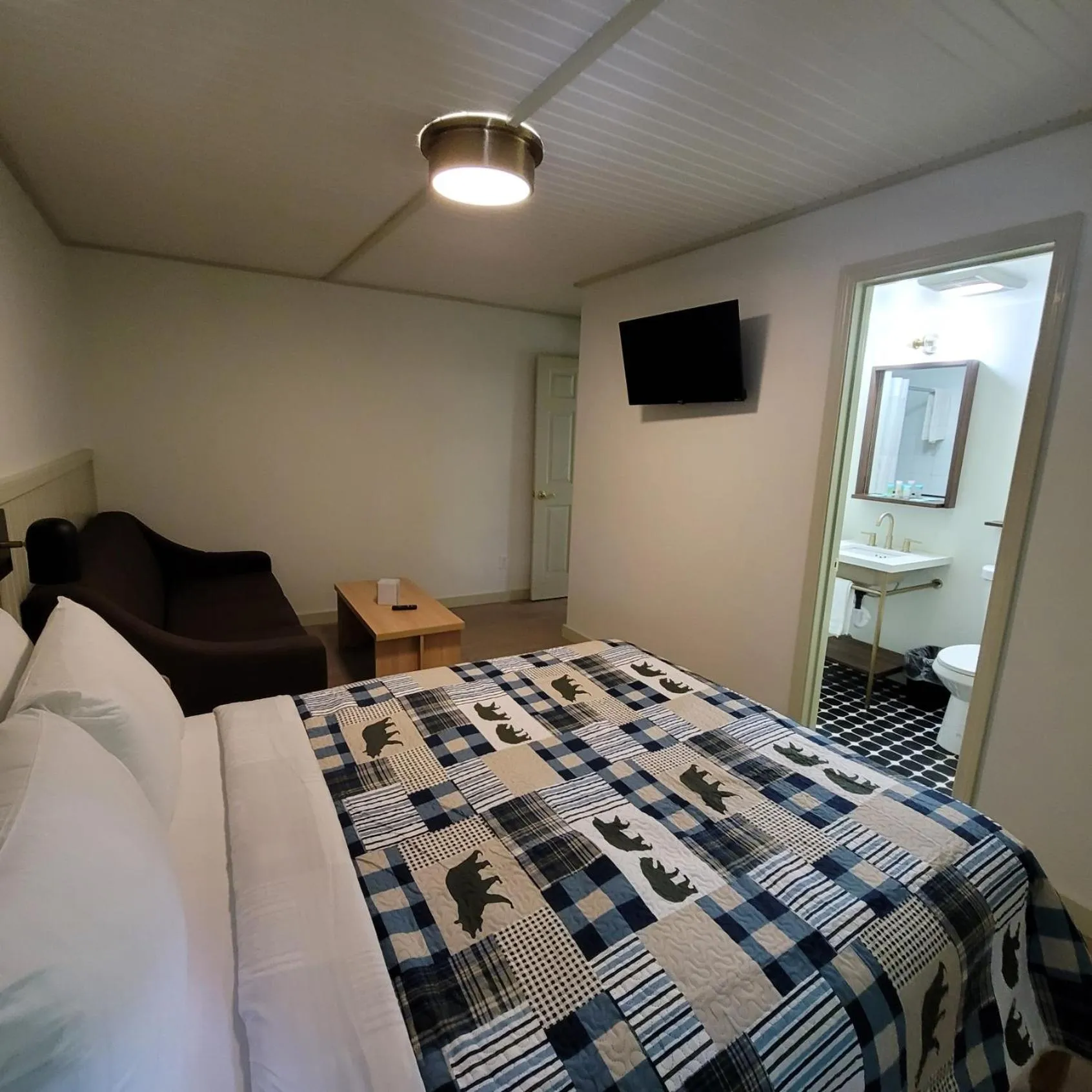 Bedroom, Bed in Ski Mountain Lodge