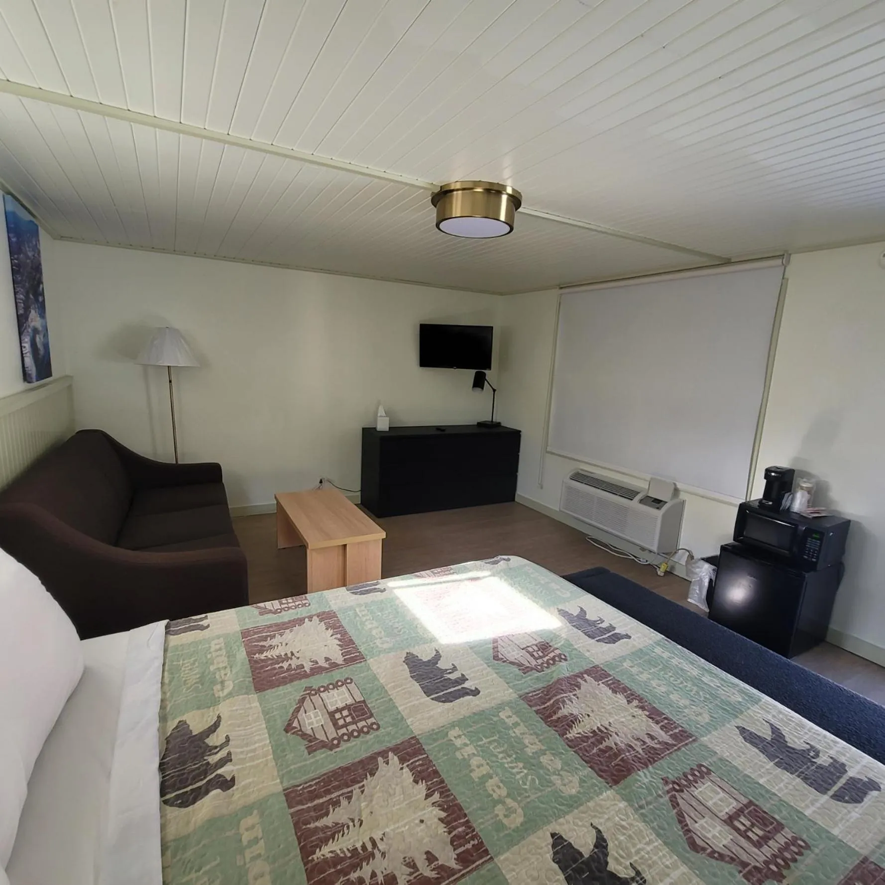 Photo of the whole room, Bed in Ski Mountain Lodge