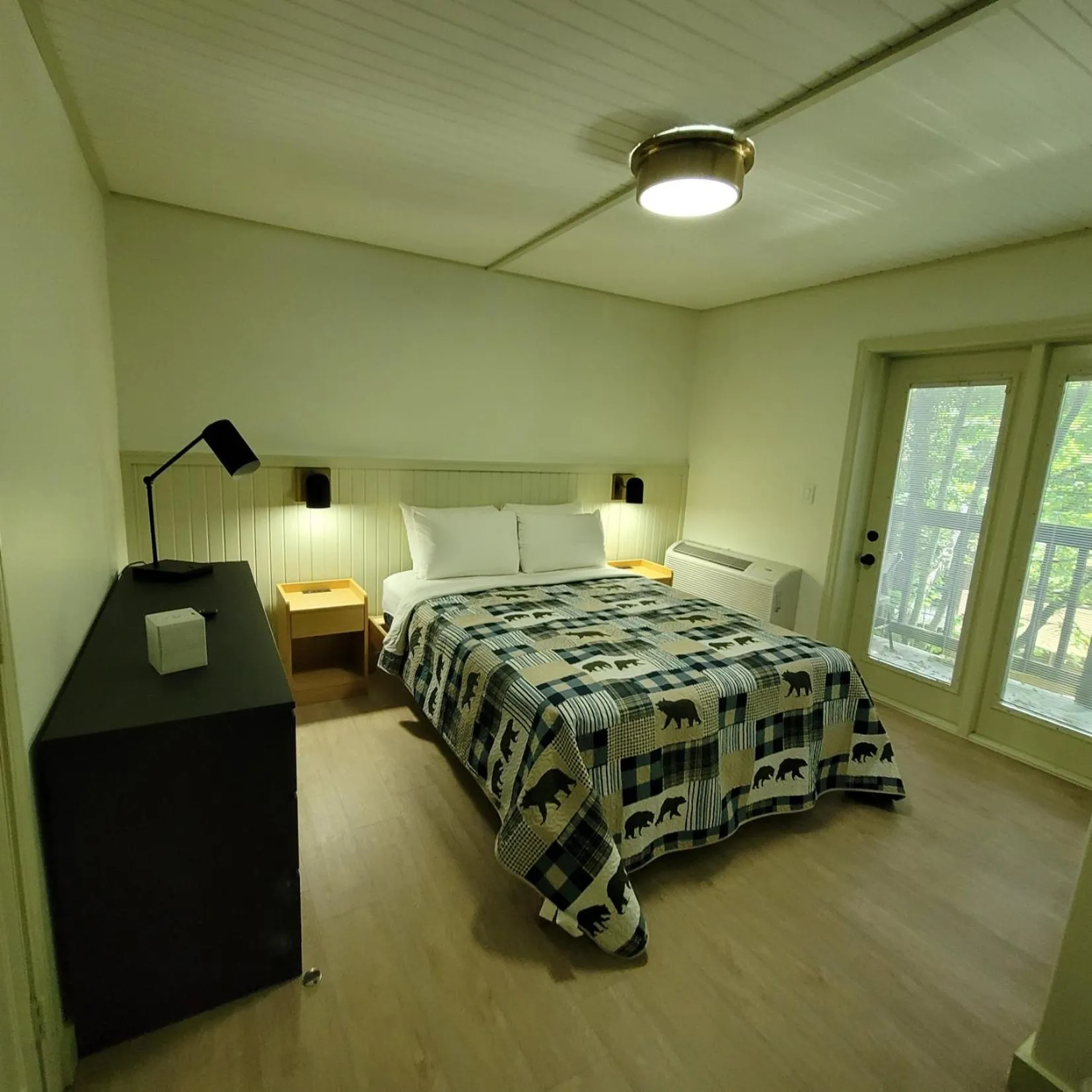 Bedroom, Bed in Ski Mountain Lodge