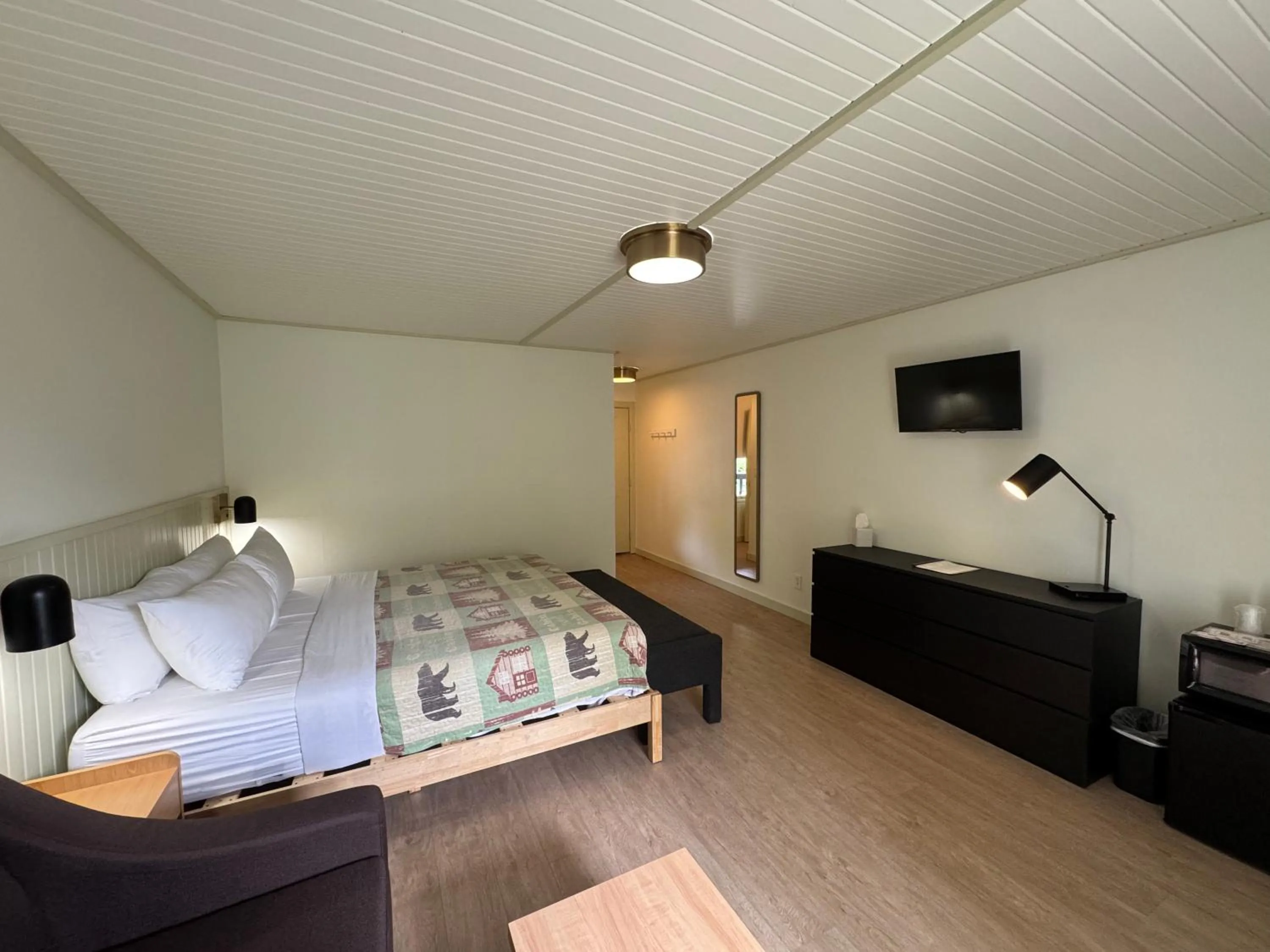 Photo of the whole room, Bed in Ski Mountain Lodge