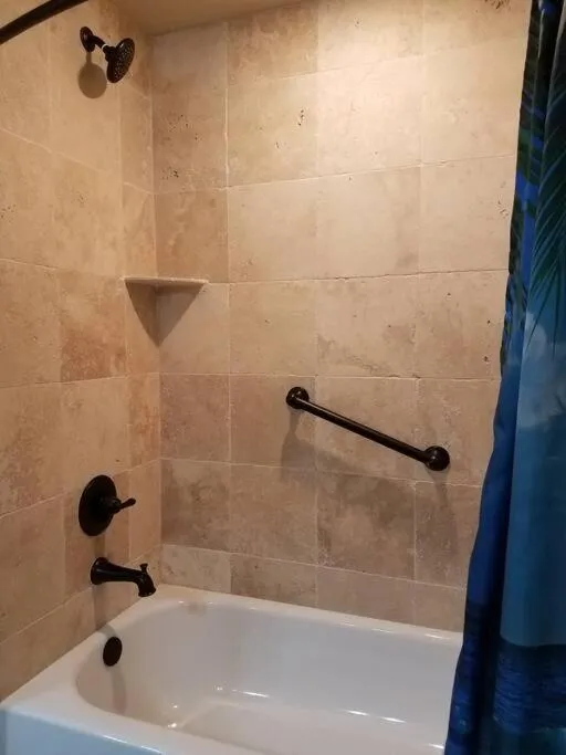 Bahamian Cottage - Heated Pool Walk to the Beach