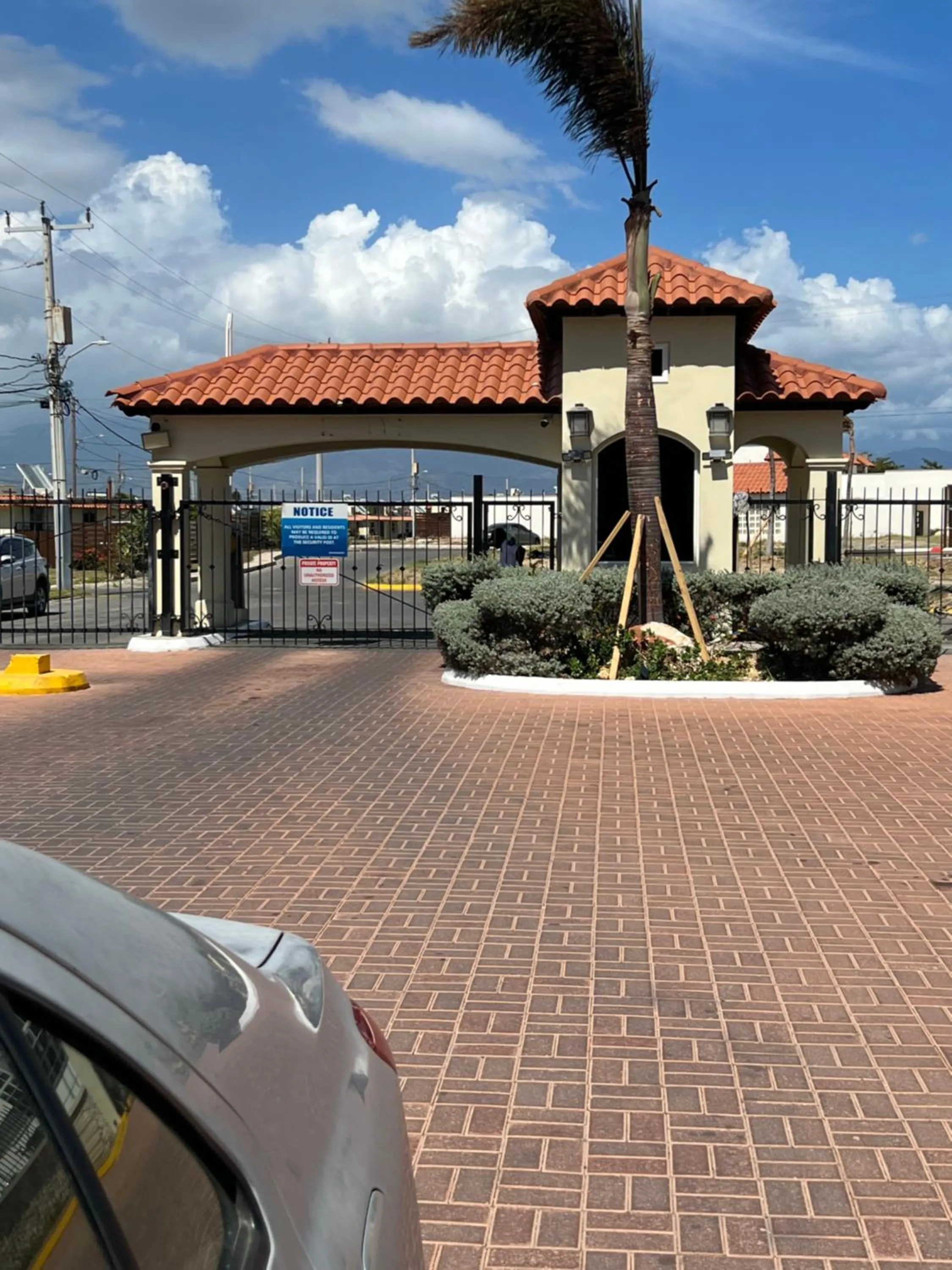Facade/entrance in Large Luxurious Beach Front at Bayfront Villa