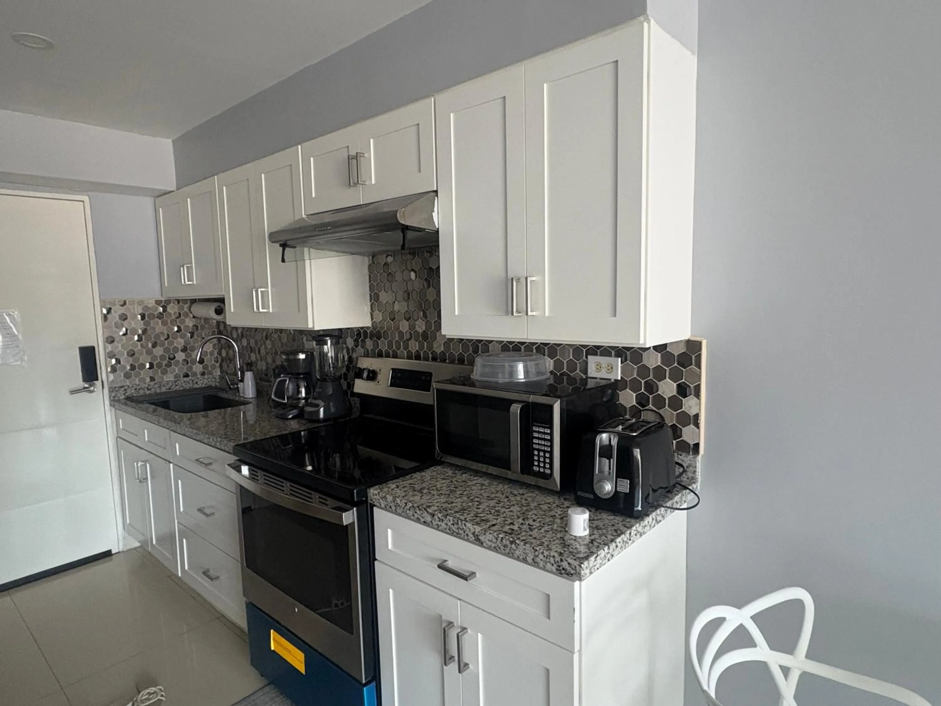 Large Luxurious Beach Front at Bayfront Villa