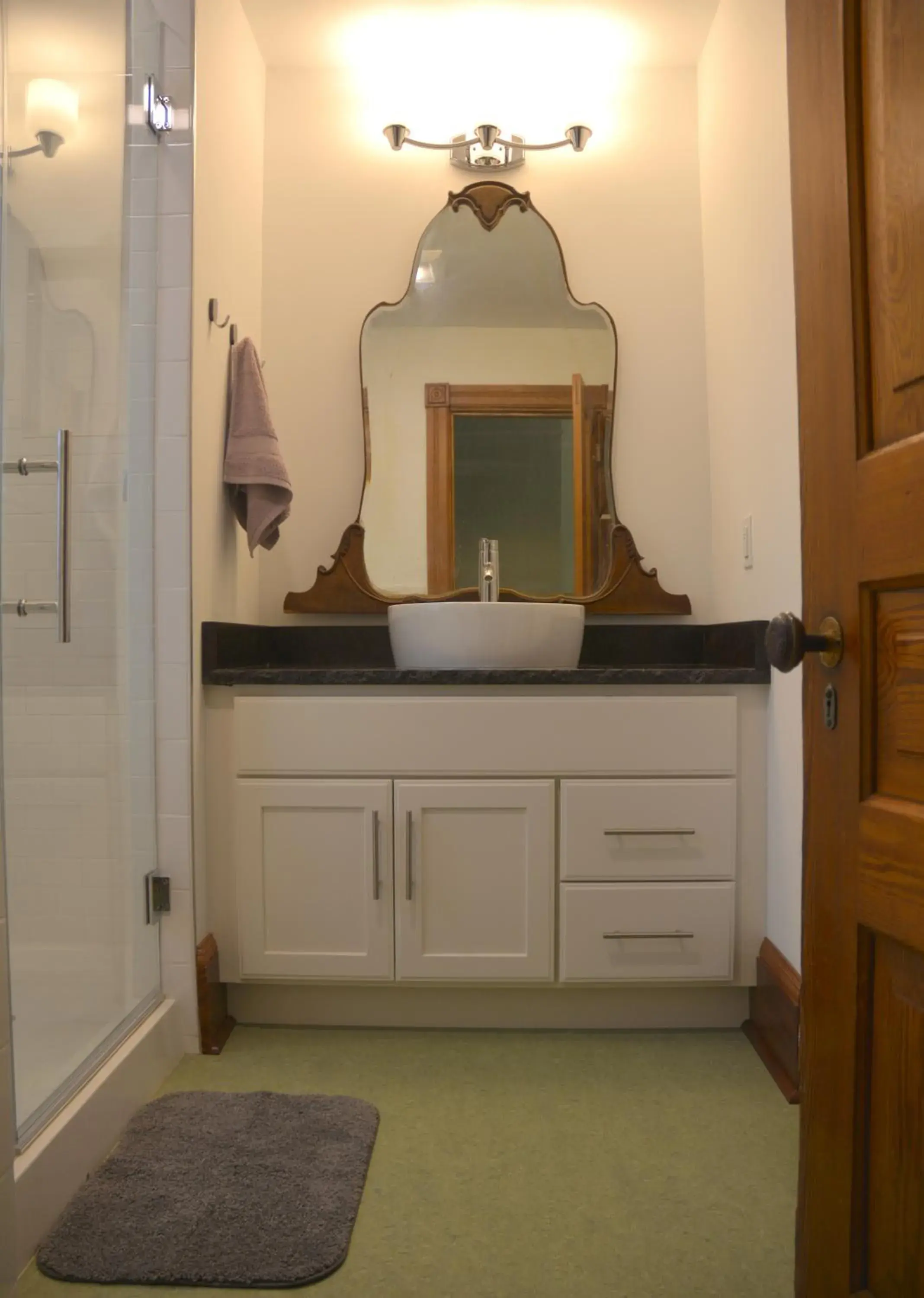 Queen Room with Shared Bathroom in Art and Lodging Queen Room with Shared Bathroom in Art and Lodging