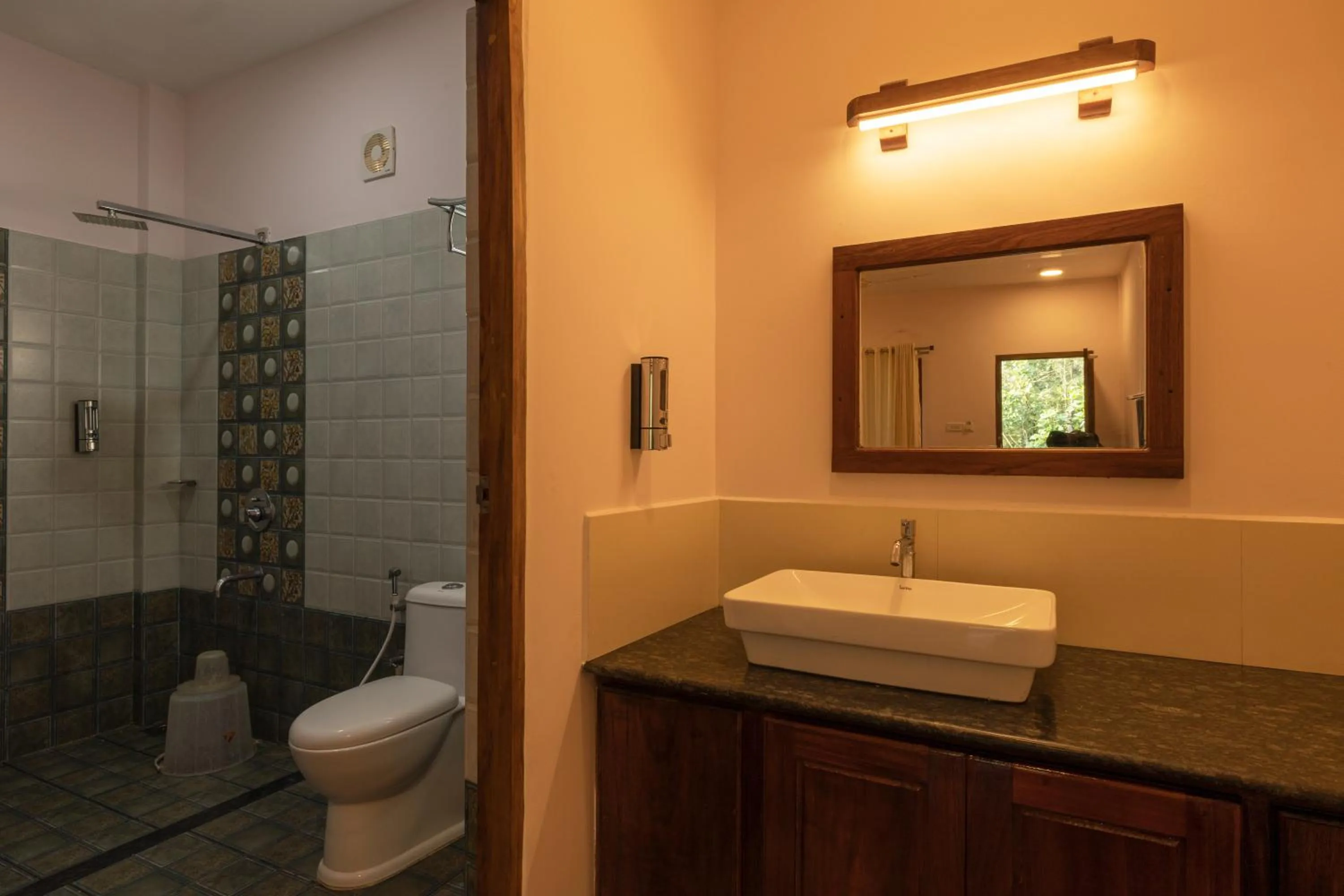 Shower in Avadale Thekkady - Stag Groups Not Allowed