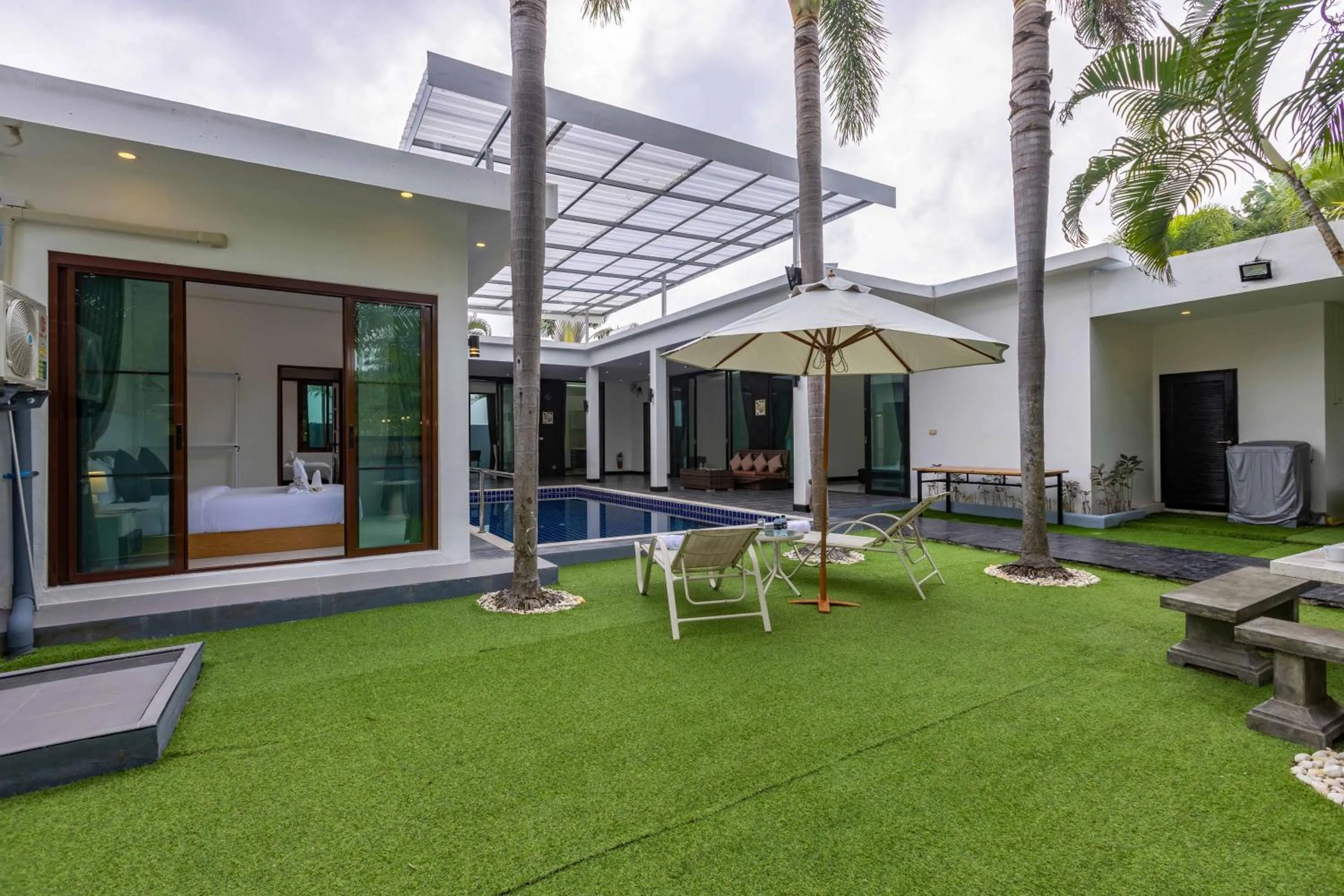 4 Bedroom Modern Pool Villa BL10
