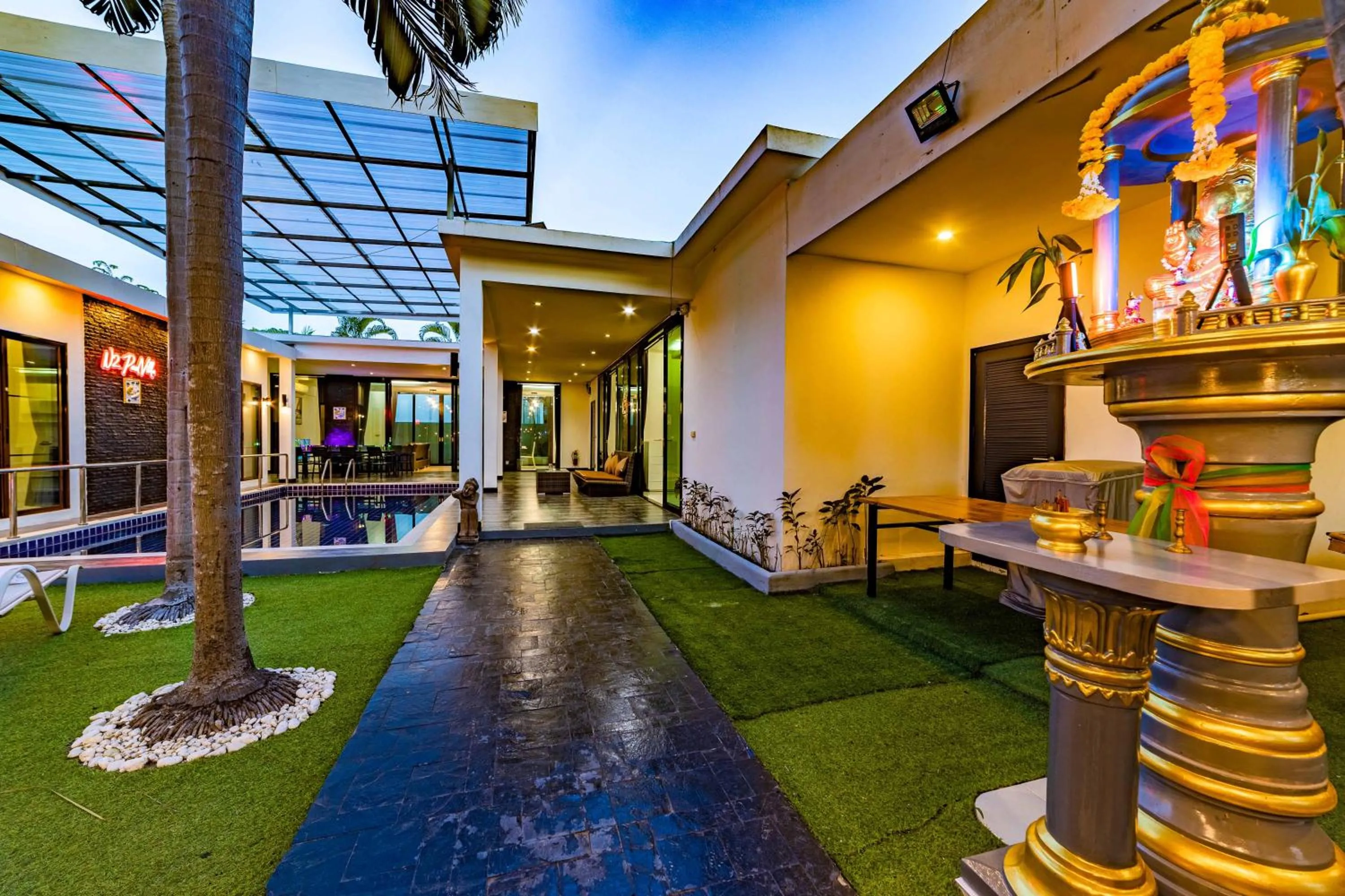 4 Bedroom Modern Pool Villa BL10