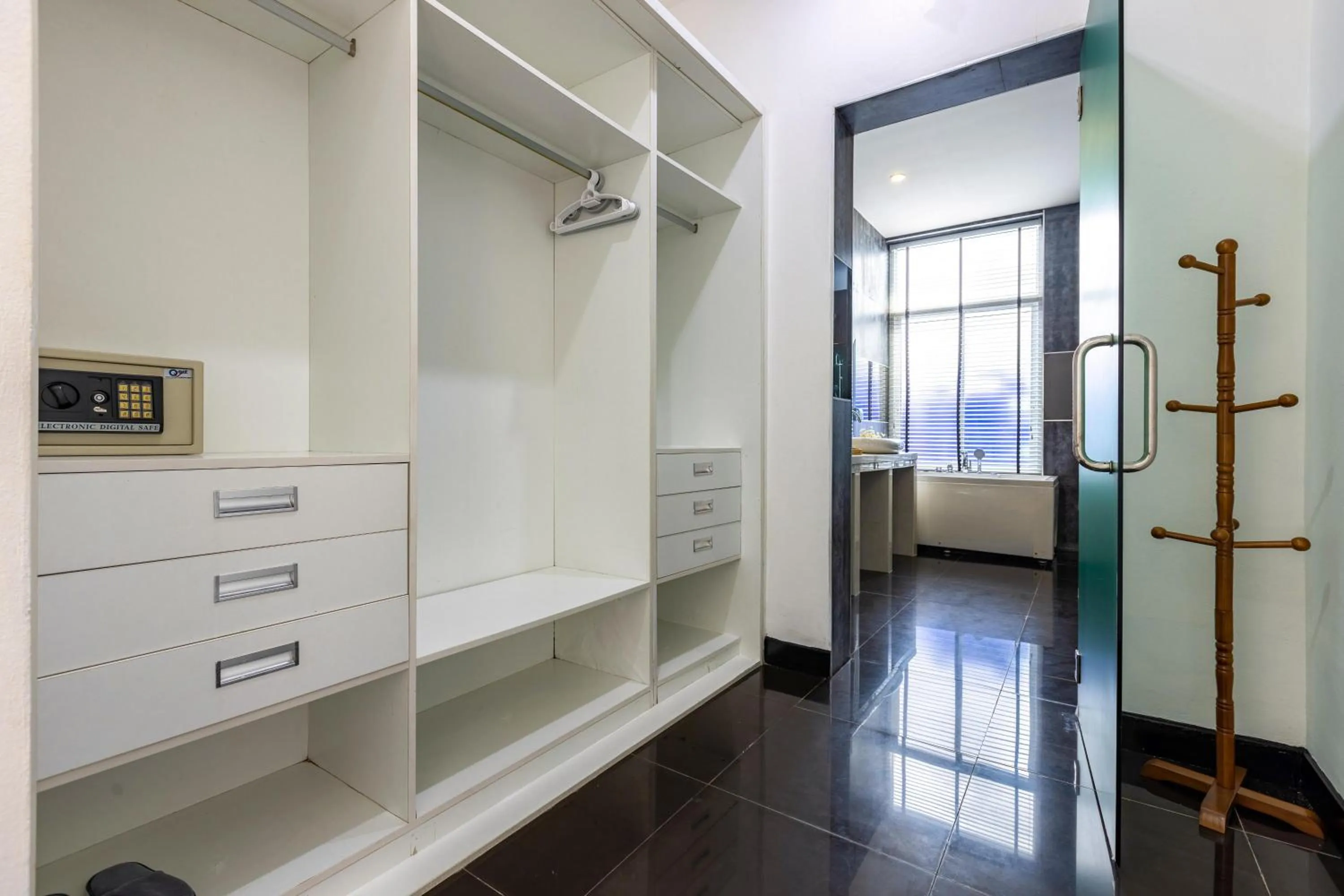 4 Bedroom Modern Pool Villa BL10