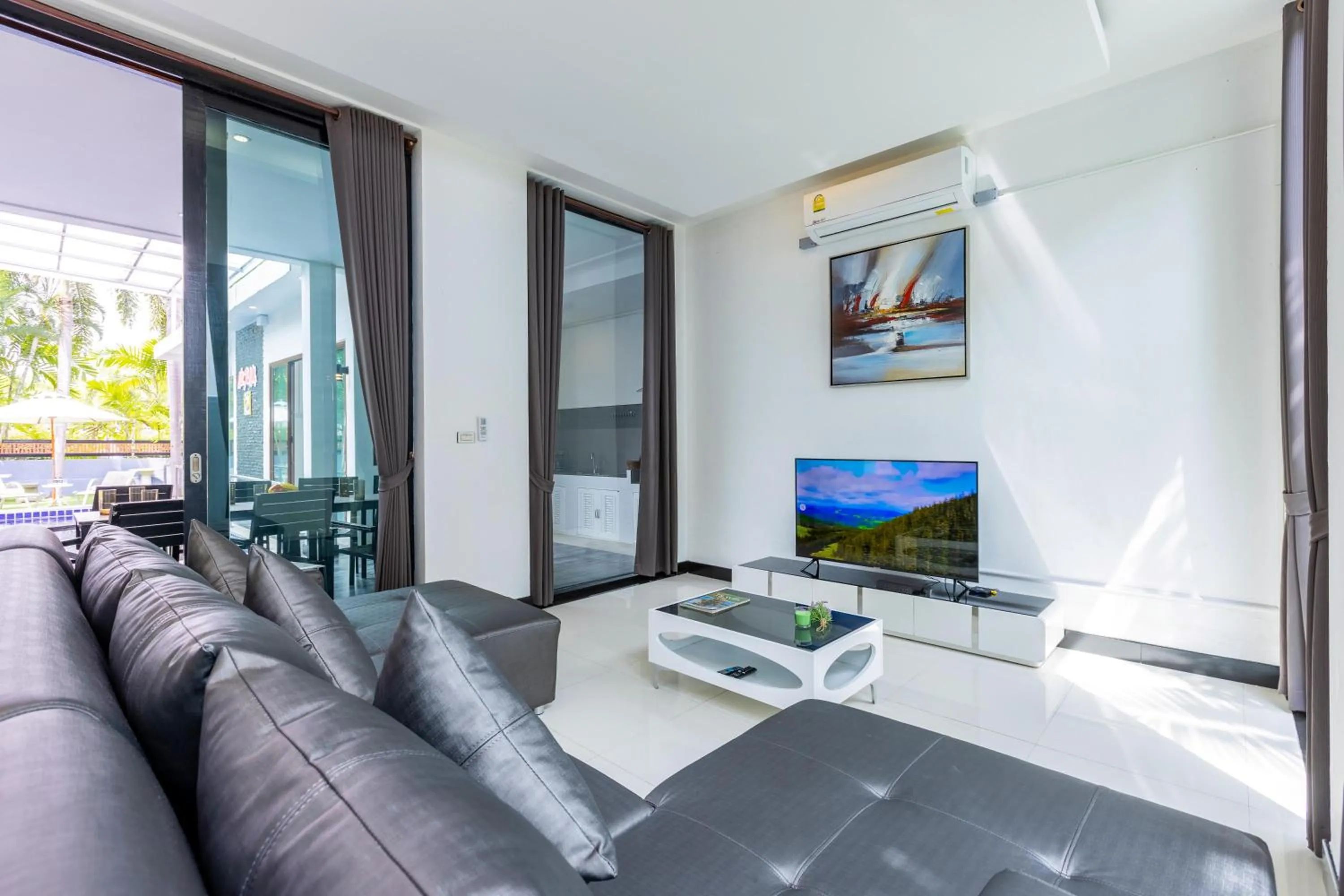 4 Bedroom Modern Pool Villa BL10