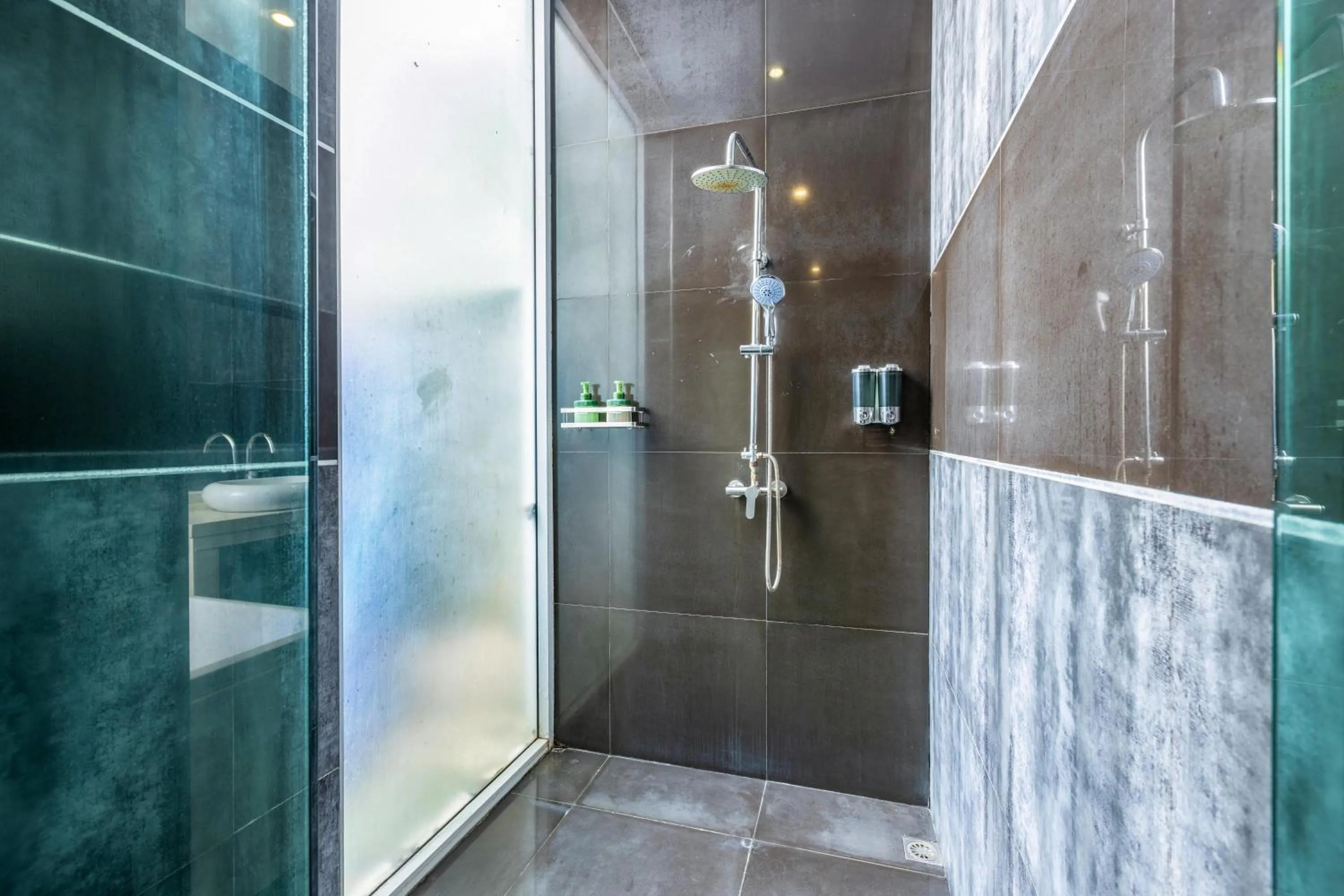 4 Bedroom Modern Pool Villa BL10