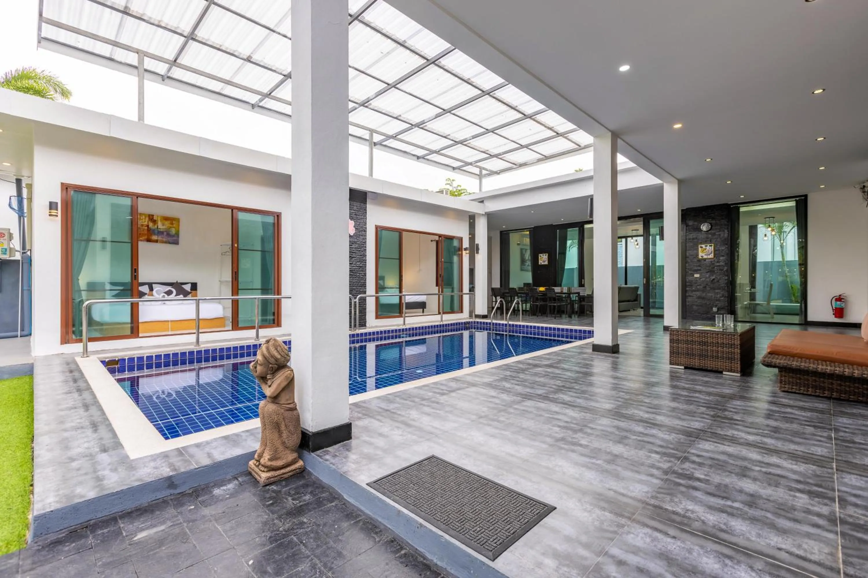 4 Bedroom Modern Pool Villa BL10