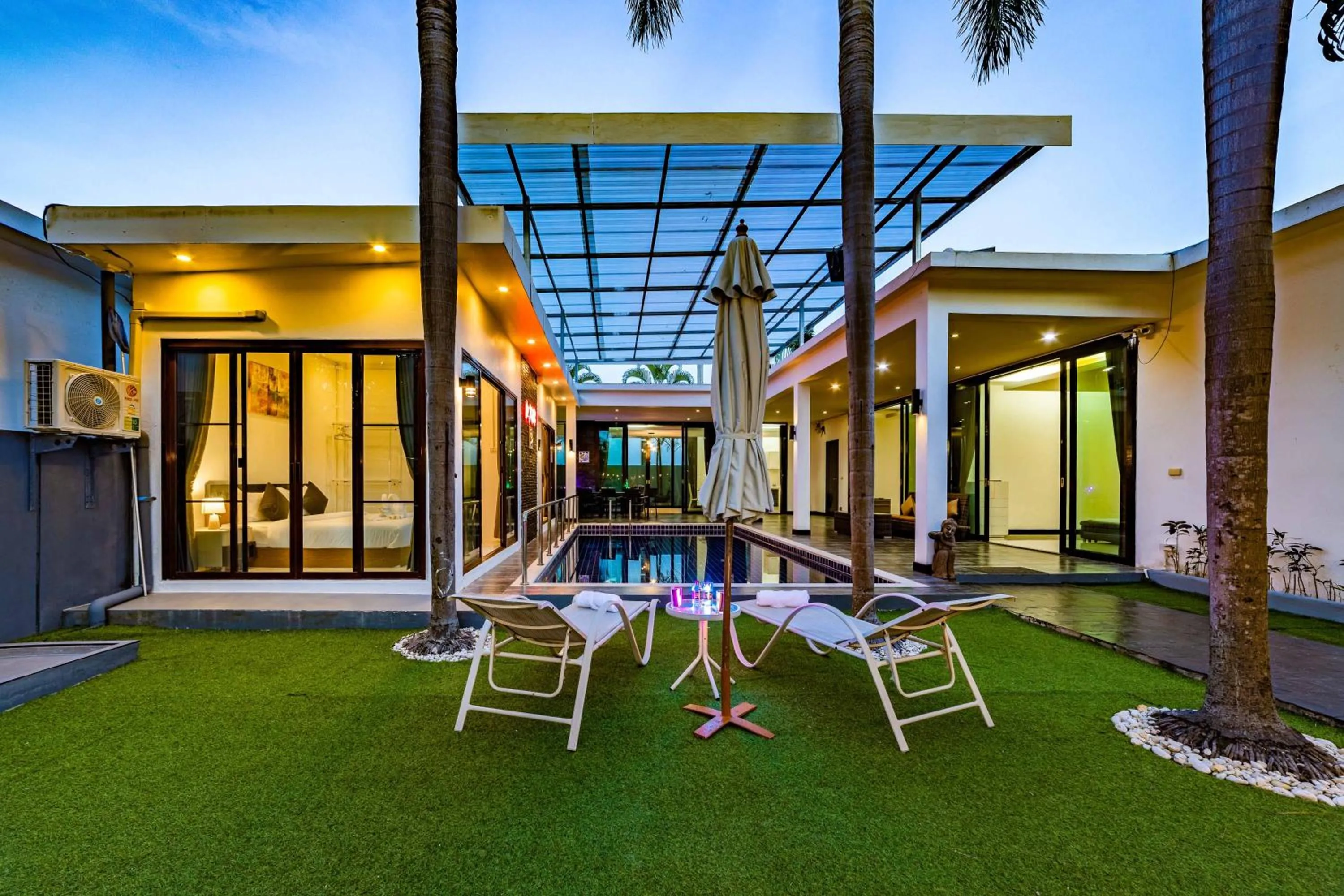 4 Bedroom Modern Pool Villa BL10