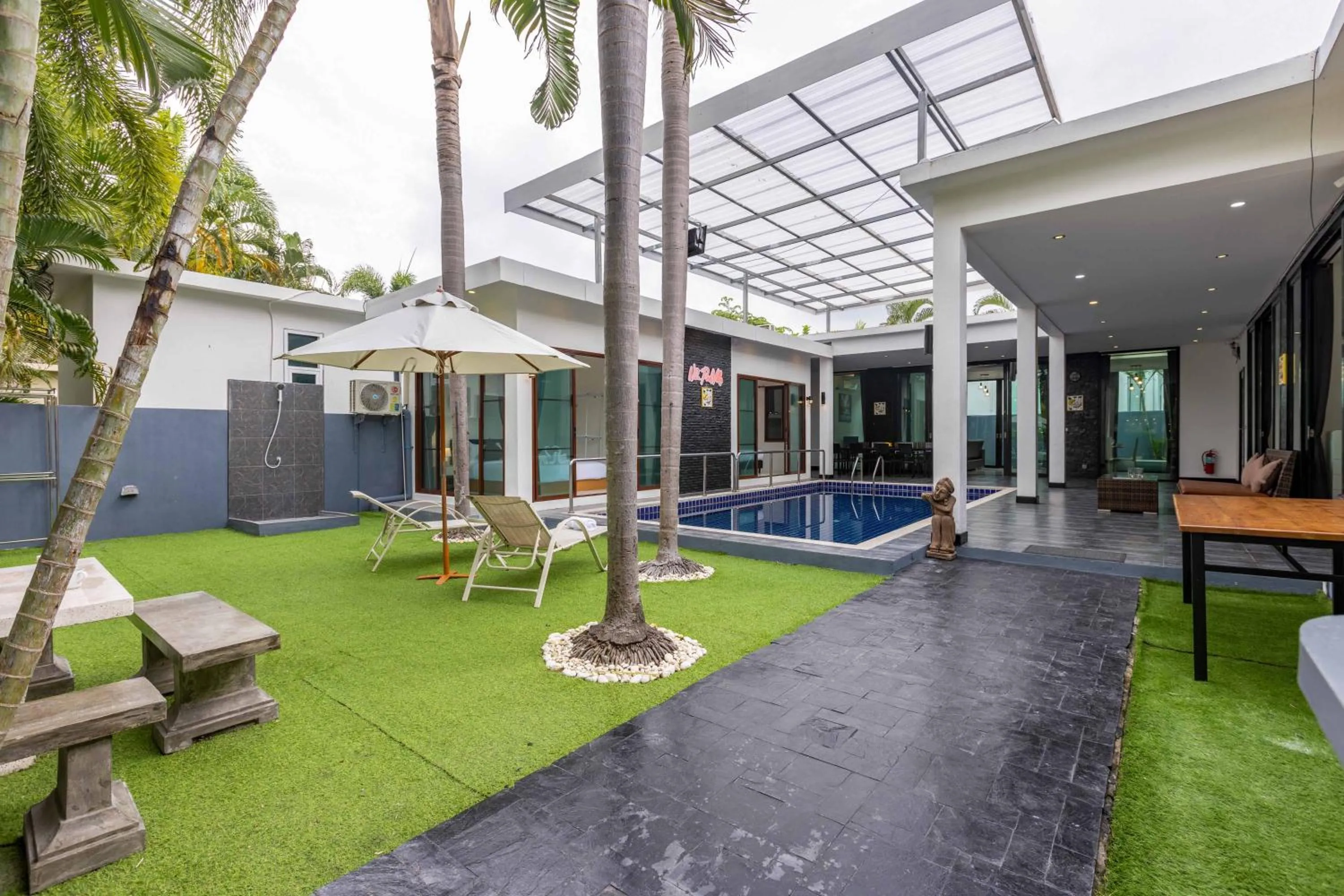 4 Bedroom Modern Pool Villa BL10