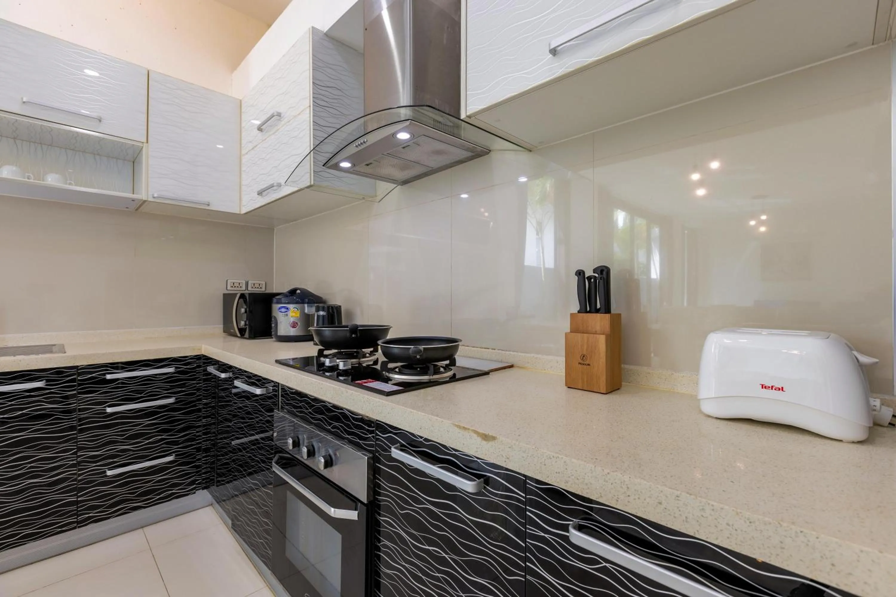 4 Bedroom Modern Pool Villa BL10