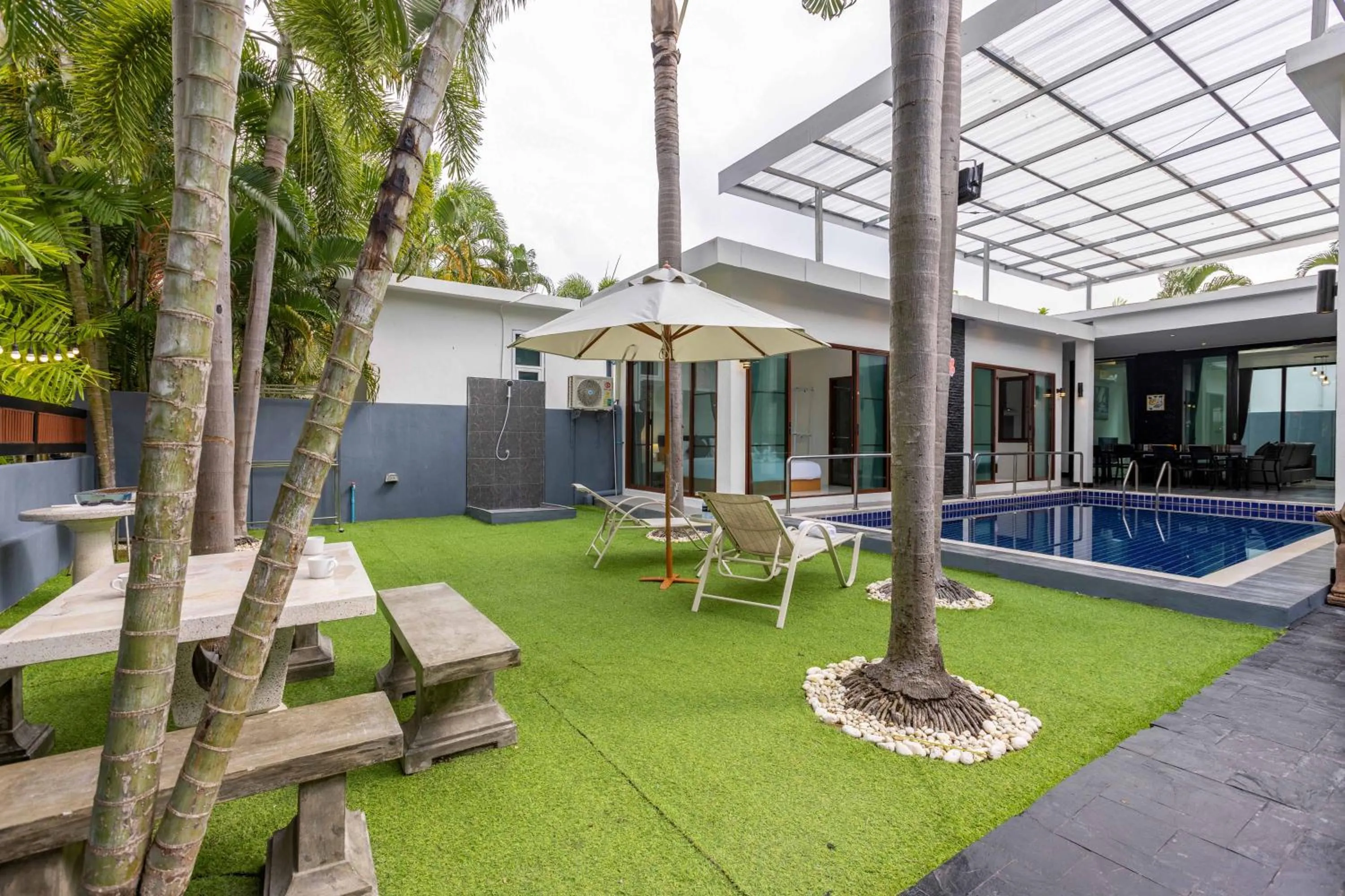 4 Bedroom Modern Pool Villa BL10