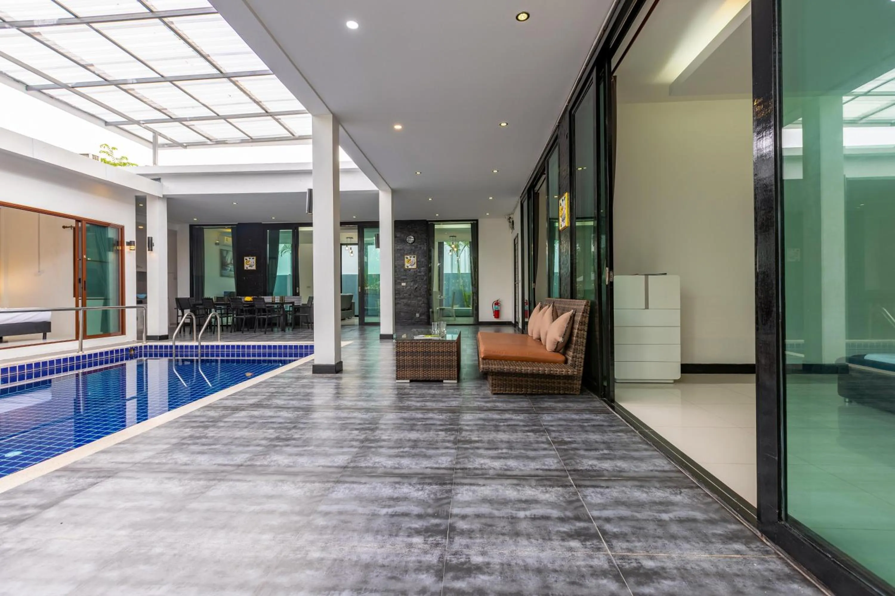 4 Bedroom Modern Pool Villa BL10