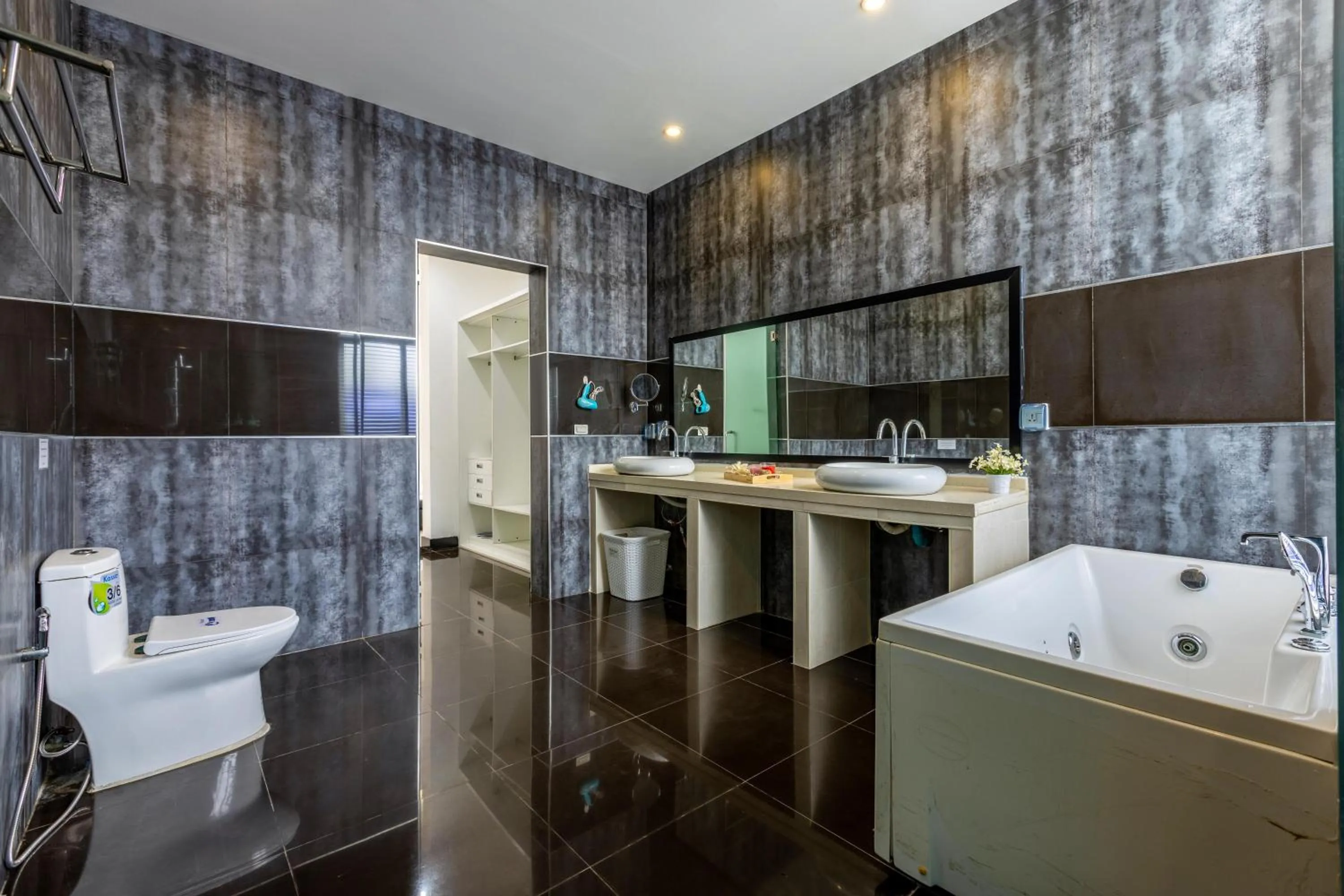 4 Bedroom Modern Pool Villa BL10