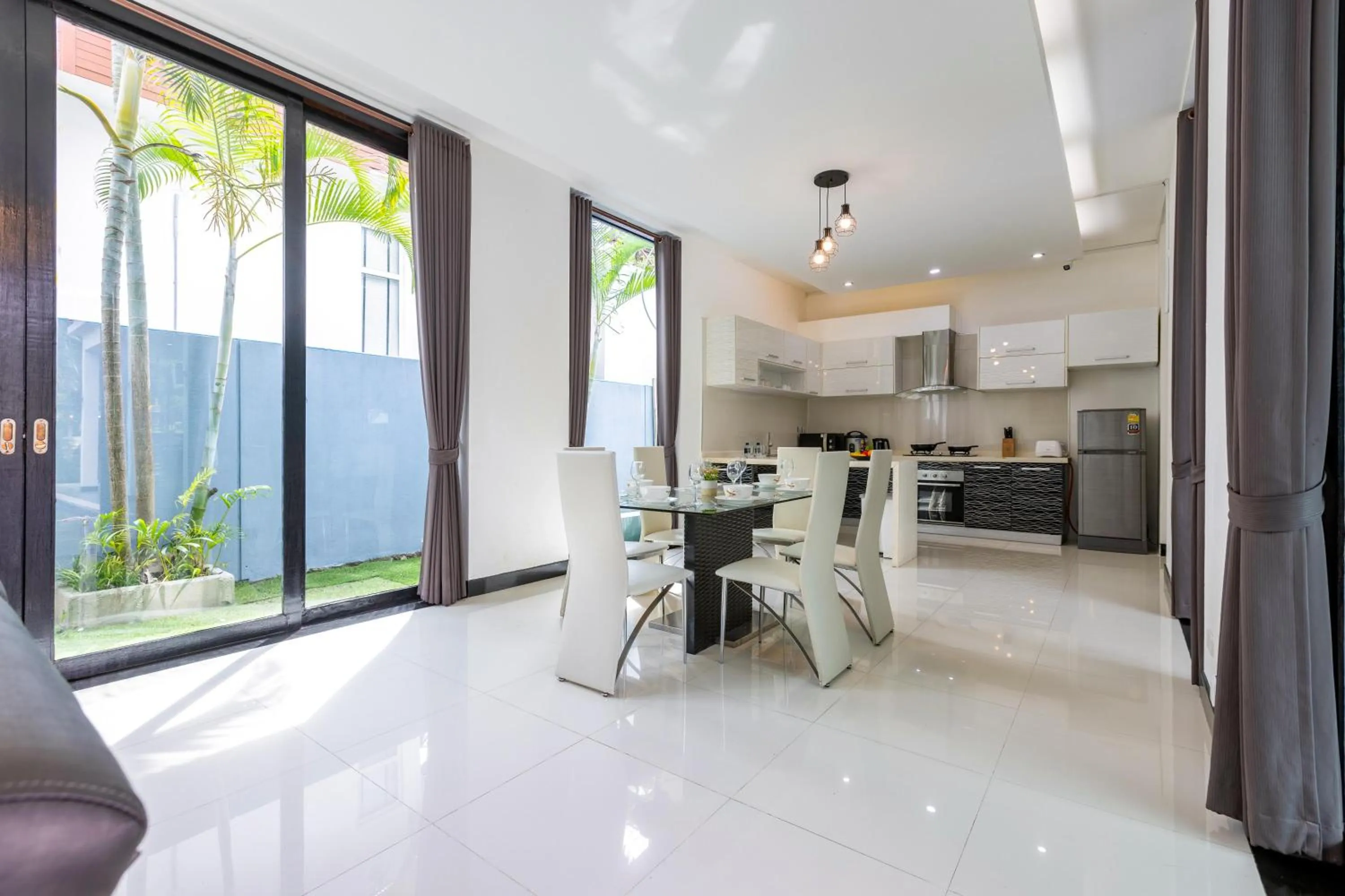 4 Bedroom Modern Pool Villa BL10