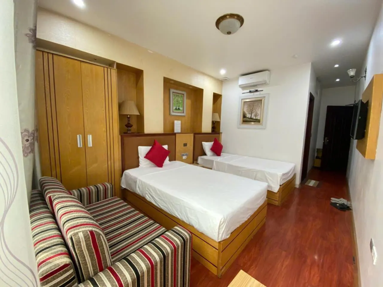 Photo of the whole room, Bed in Moon Hotel Cau Giay