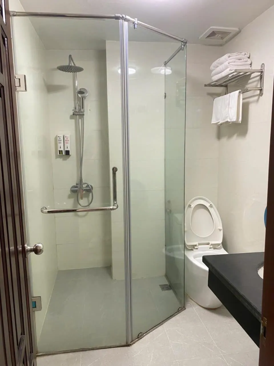 Shower in Moon Hotel Cau Giay