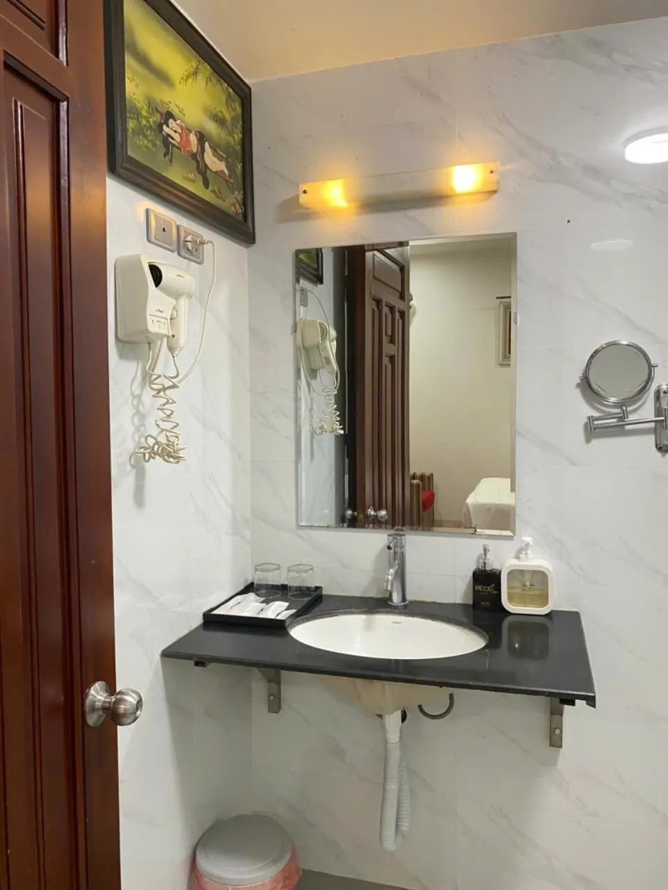 Shower in Moon Hotel Cau Giay