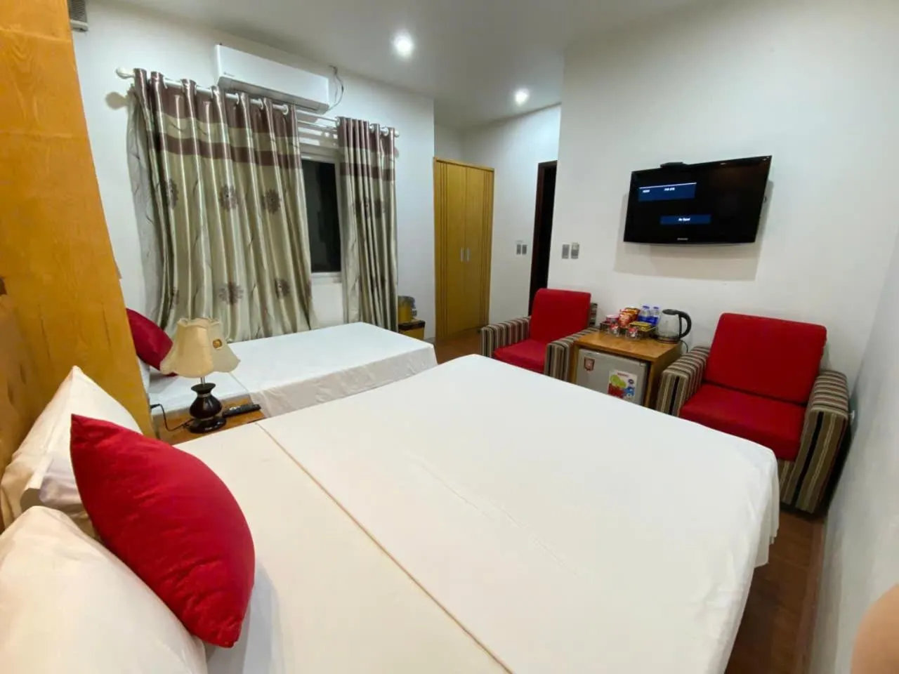 Photo of the whole room, Bed in Moon Hotel Cau Giay