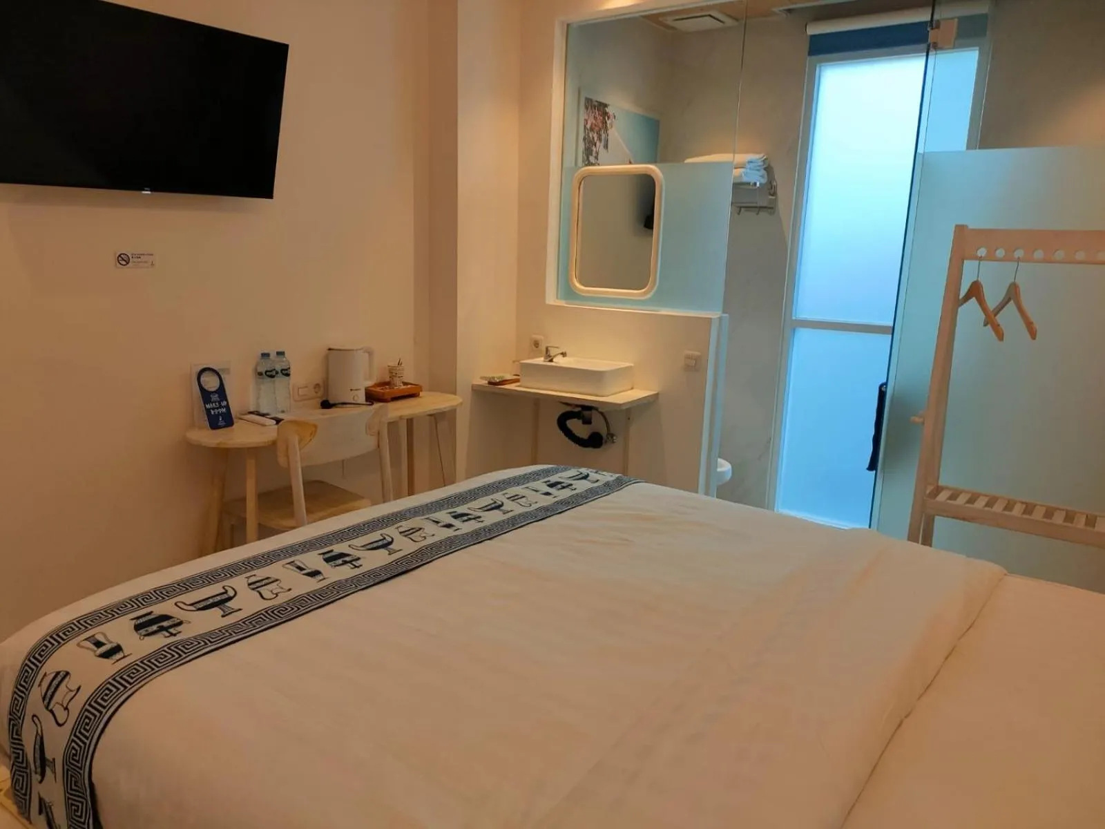 Bed in Little Mykonos