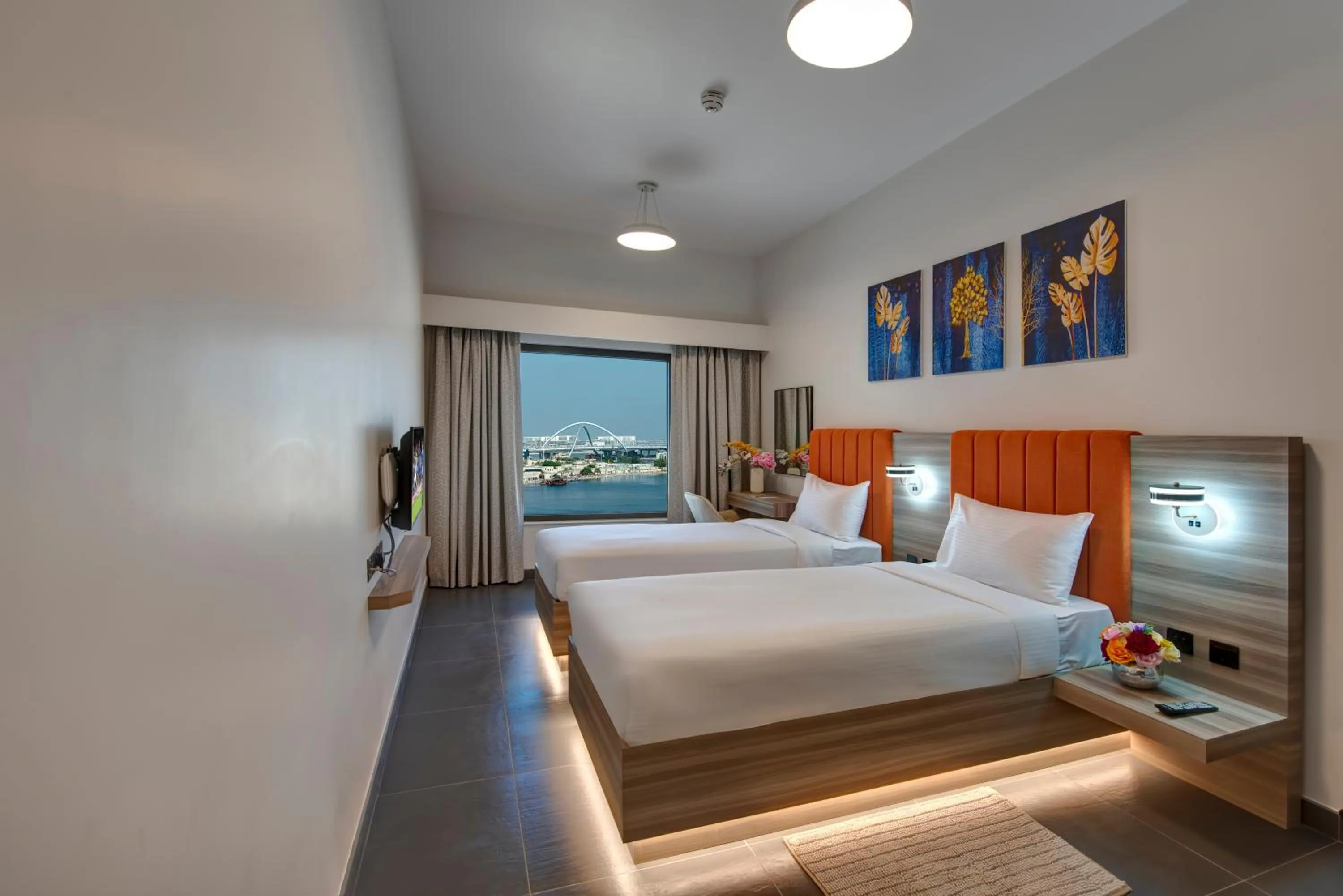 Photo of the whole room, Bed in Wescott Hotel