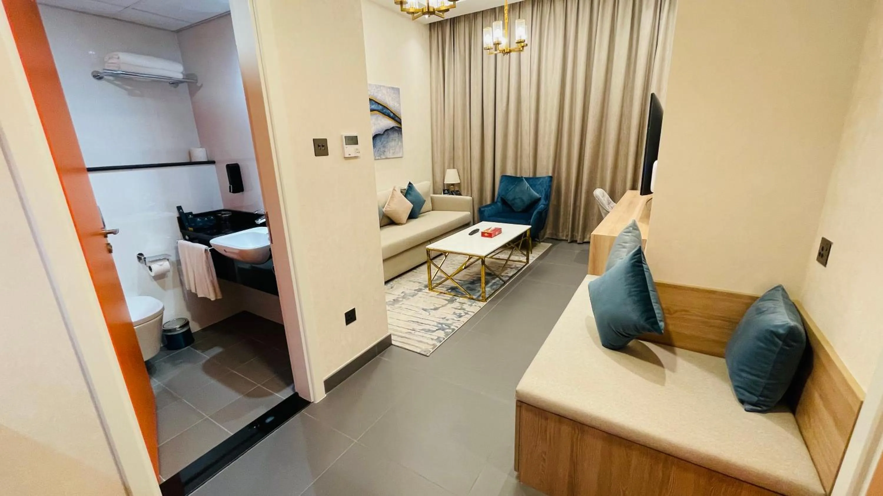 Living room, Bed in Wescott Hotel