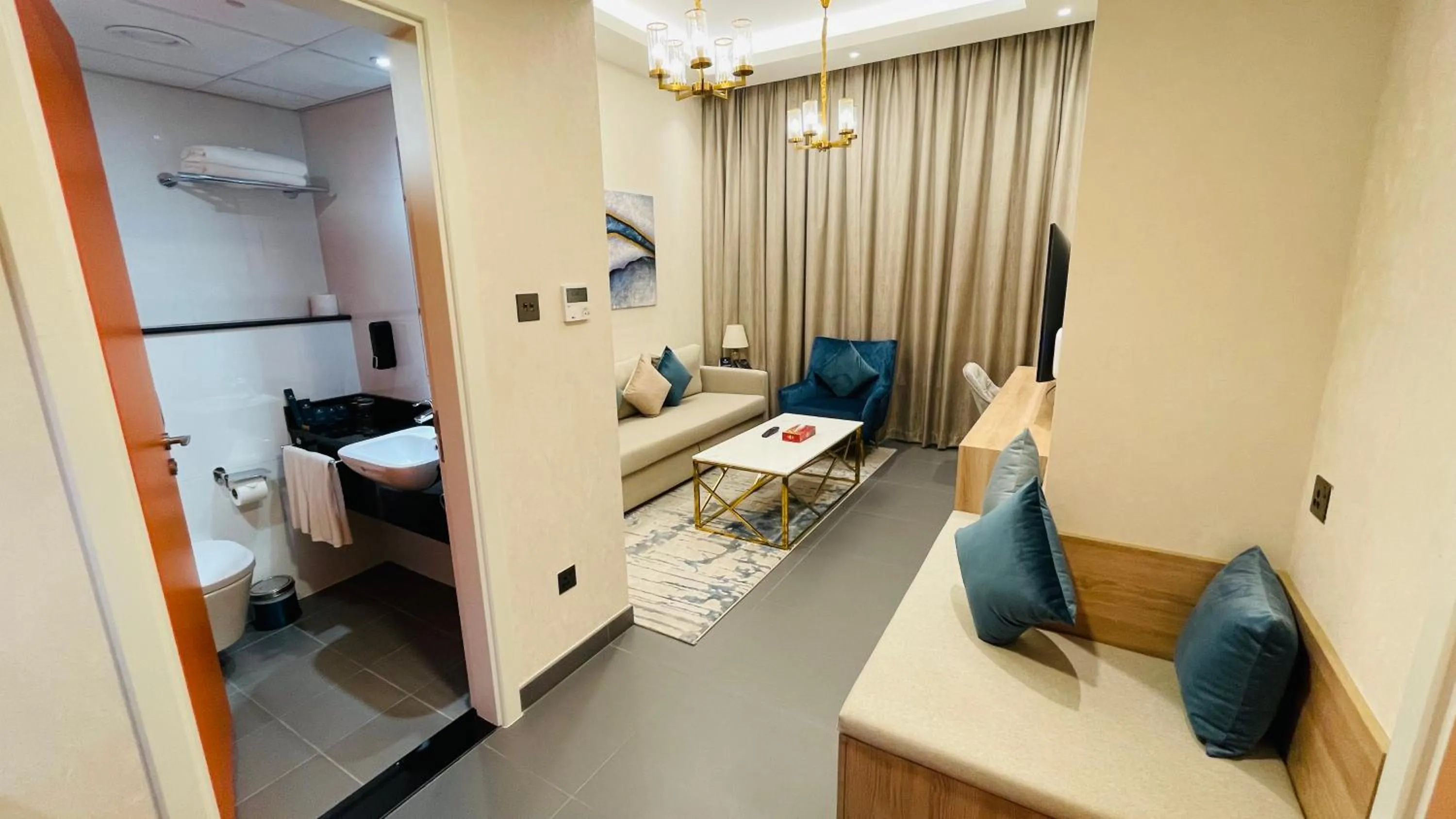 Living room, Bed in Wescott Hotel