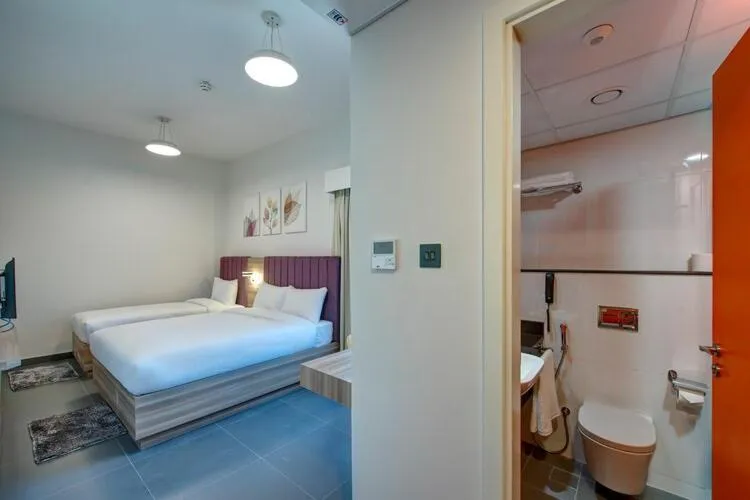 Bathroom, Bed in Wescott Hotel