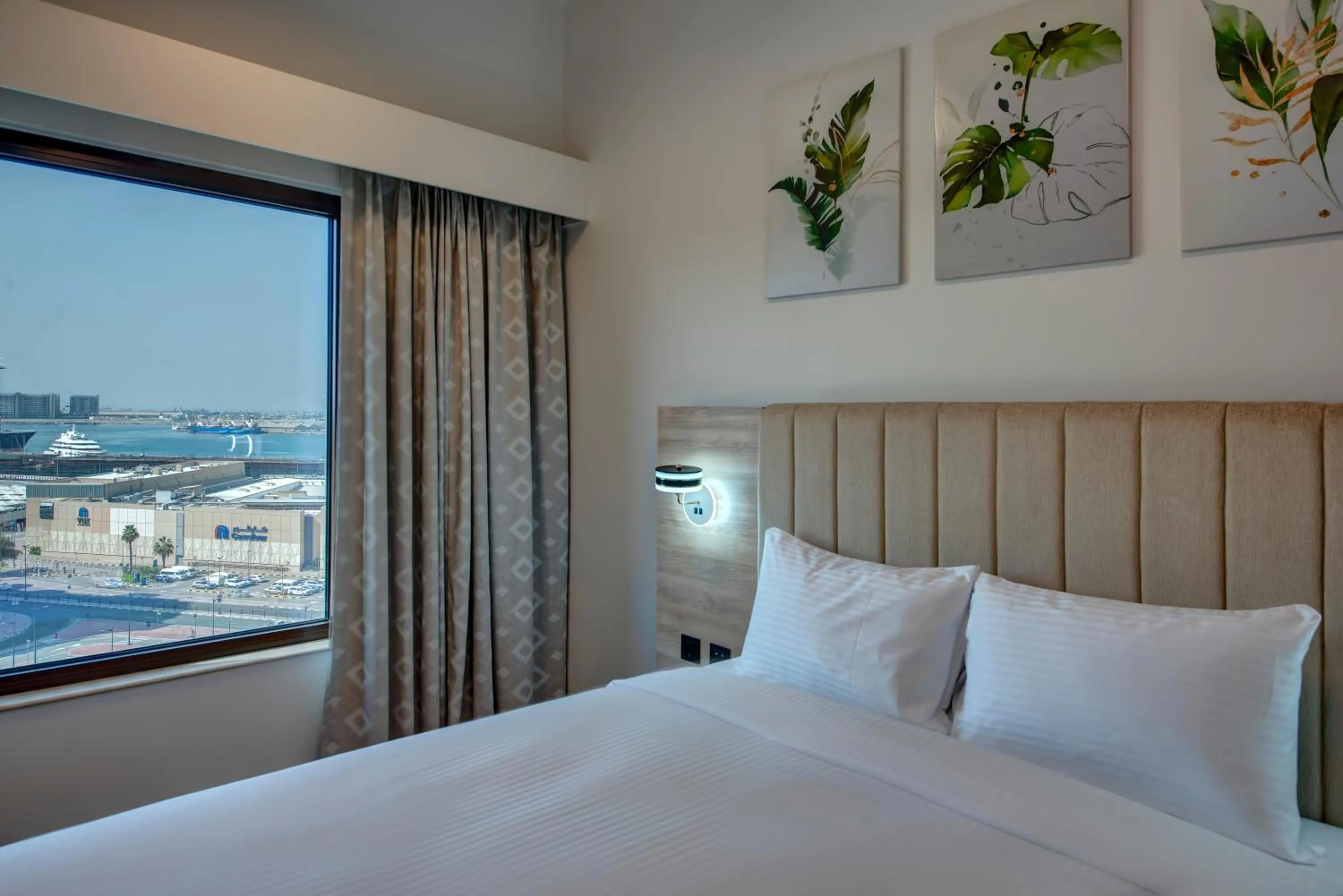 Bed in Wescott Hotel