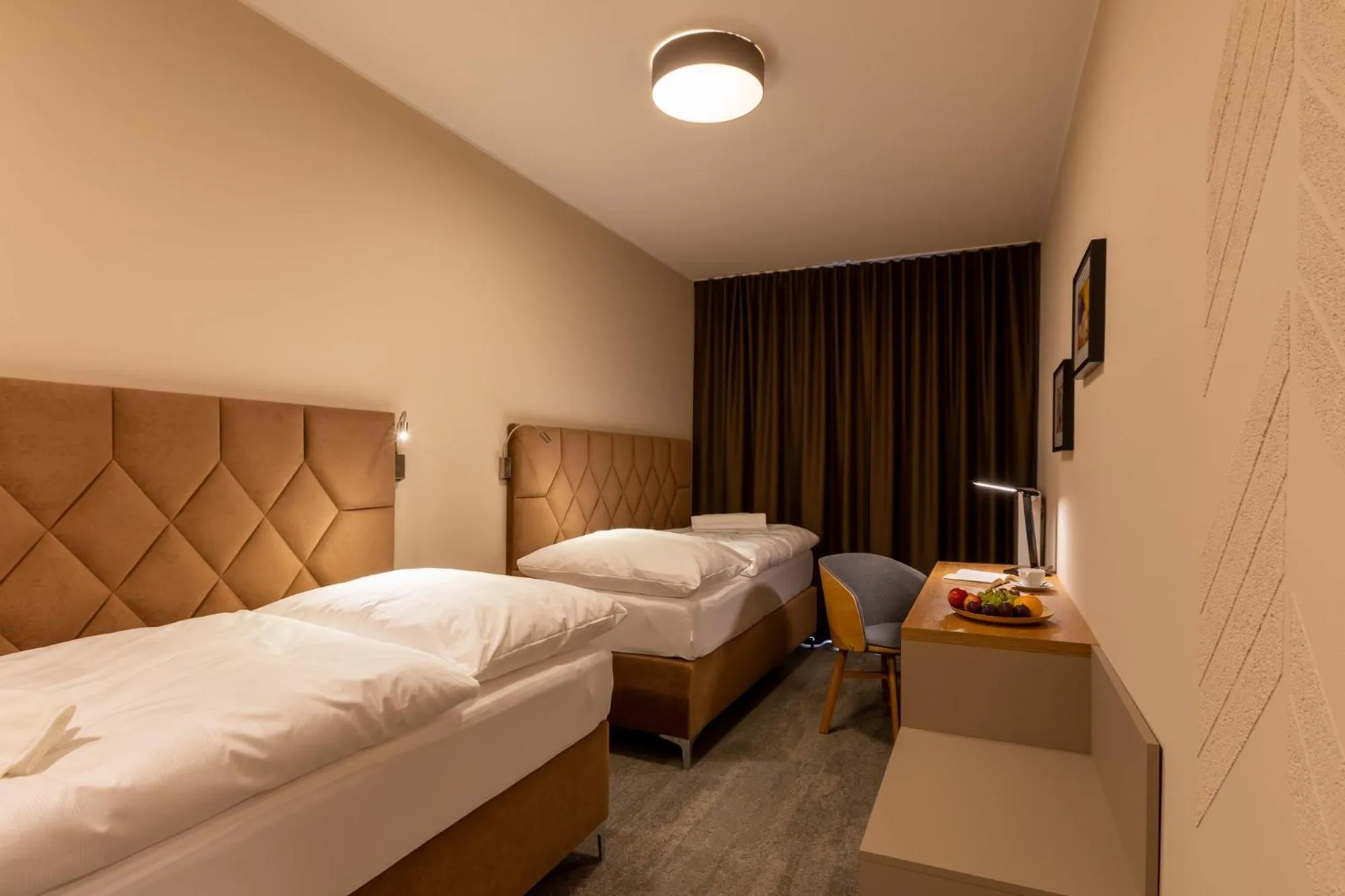 Photo of the whole room, Bed in APLEND Lake Resort