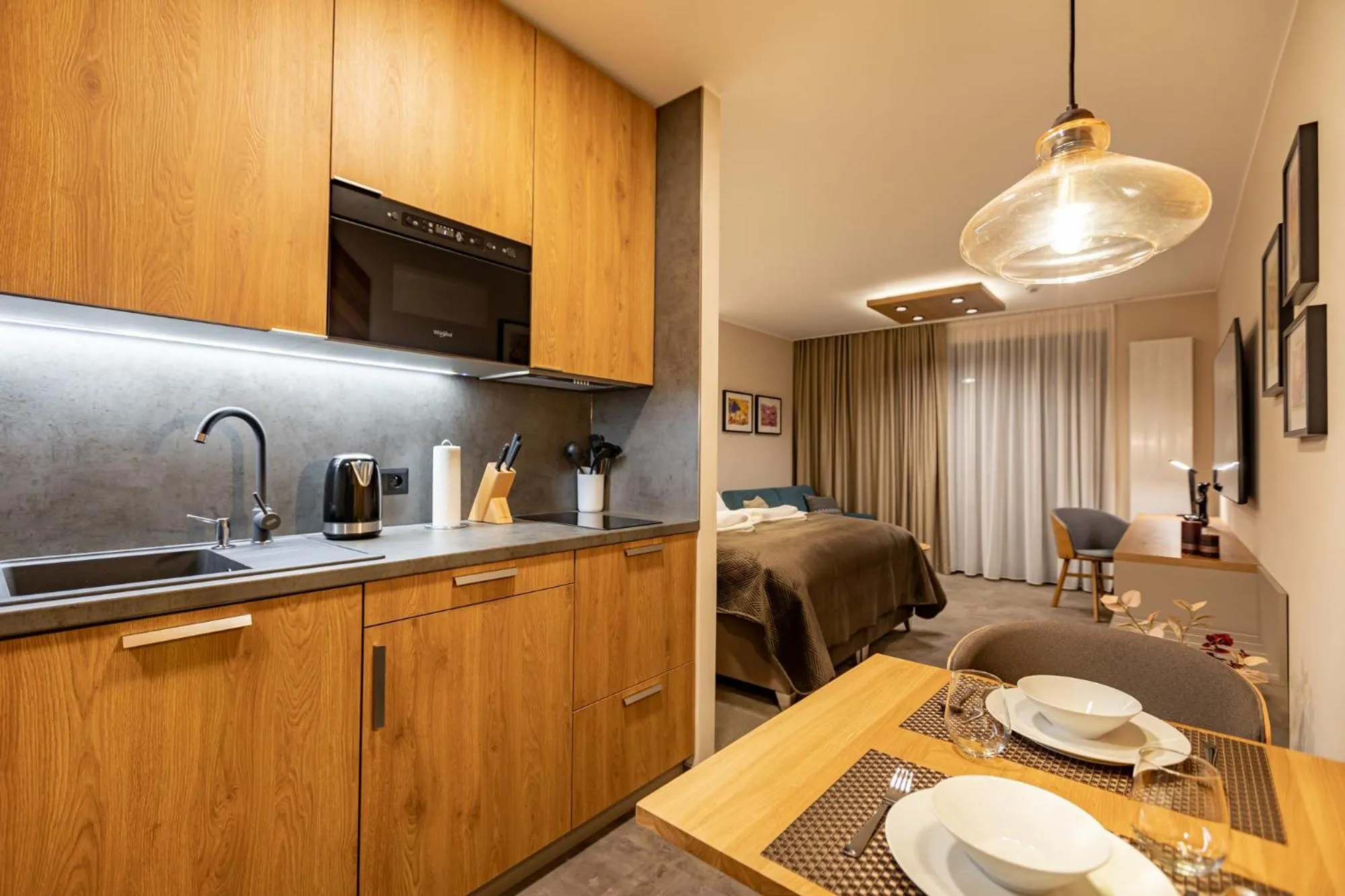 Coffee/tea facilities, Bed in APLEND Lake Resort