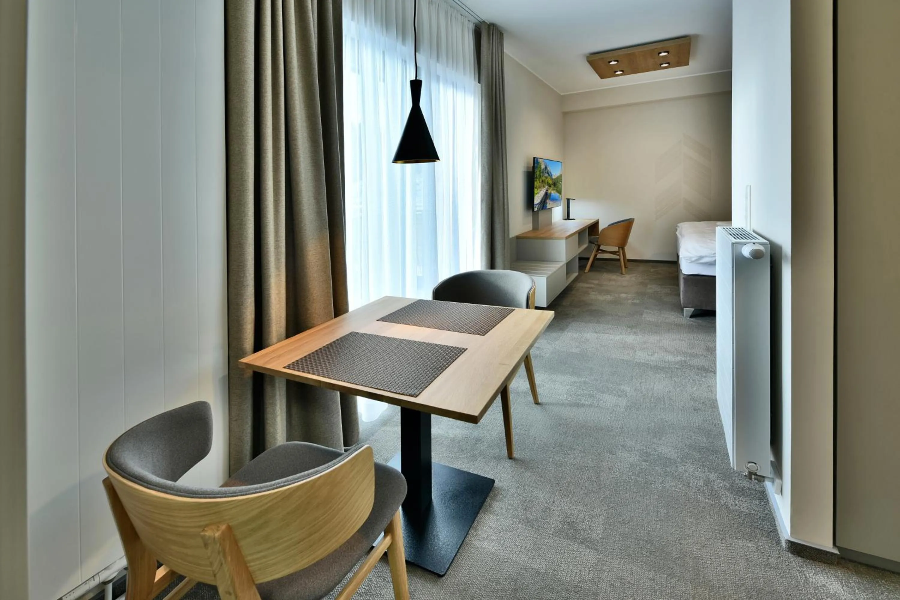 Photo of the whole room in APLEND Lake Resort