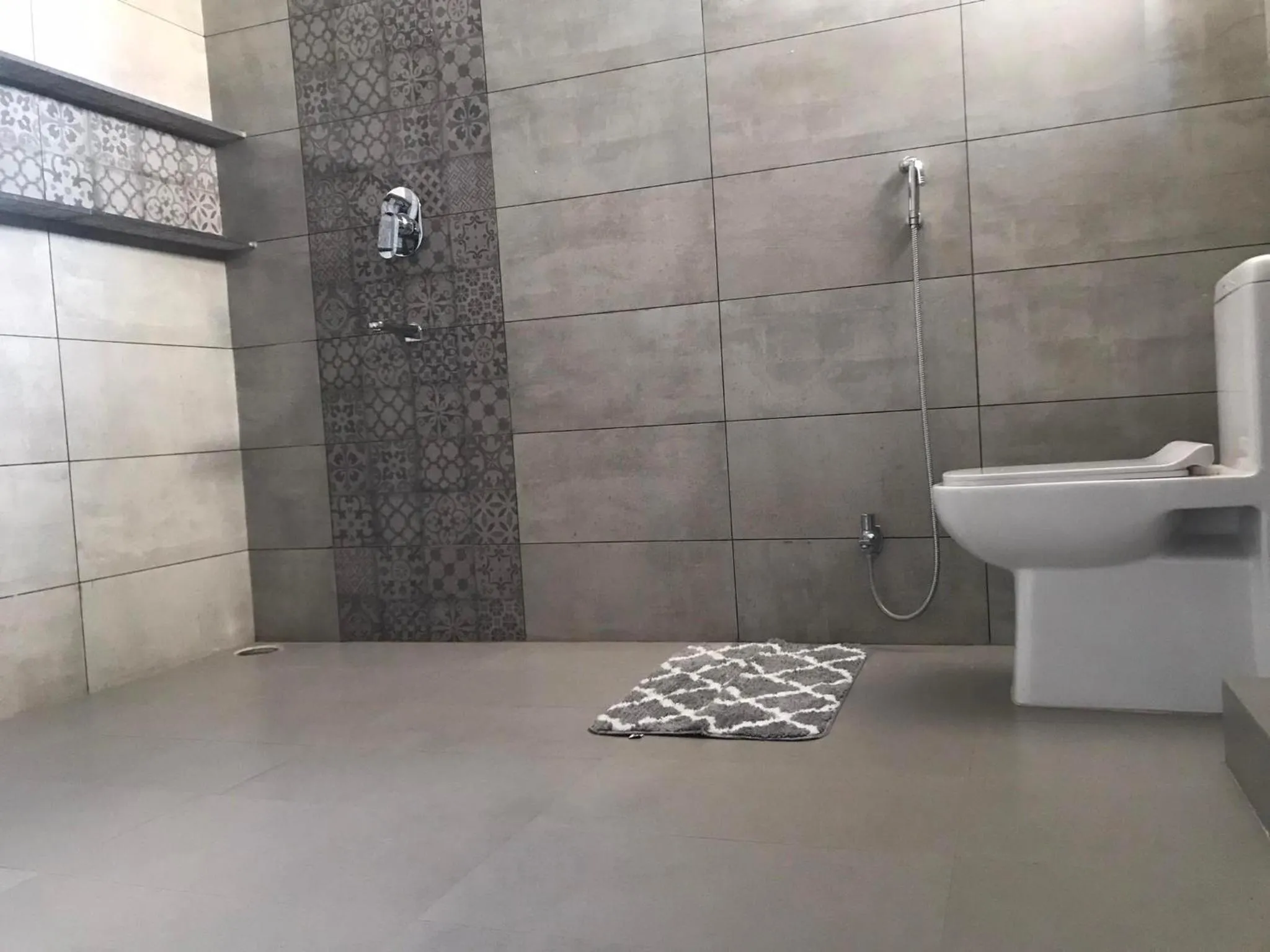 Shower in Mariya Condo hotel