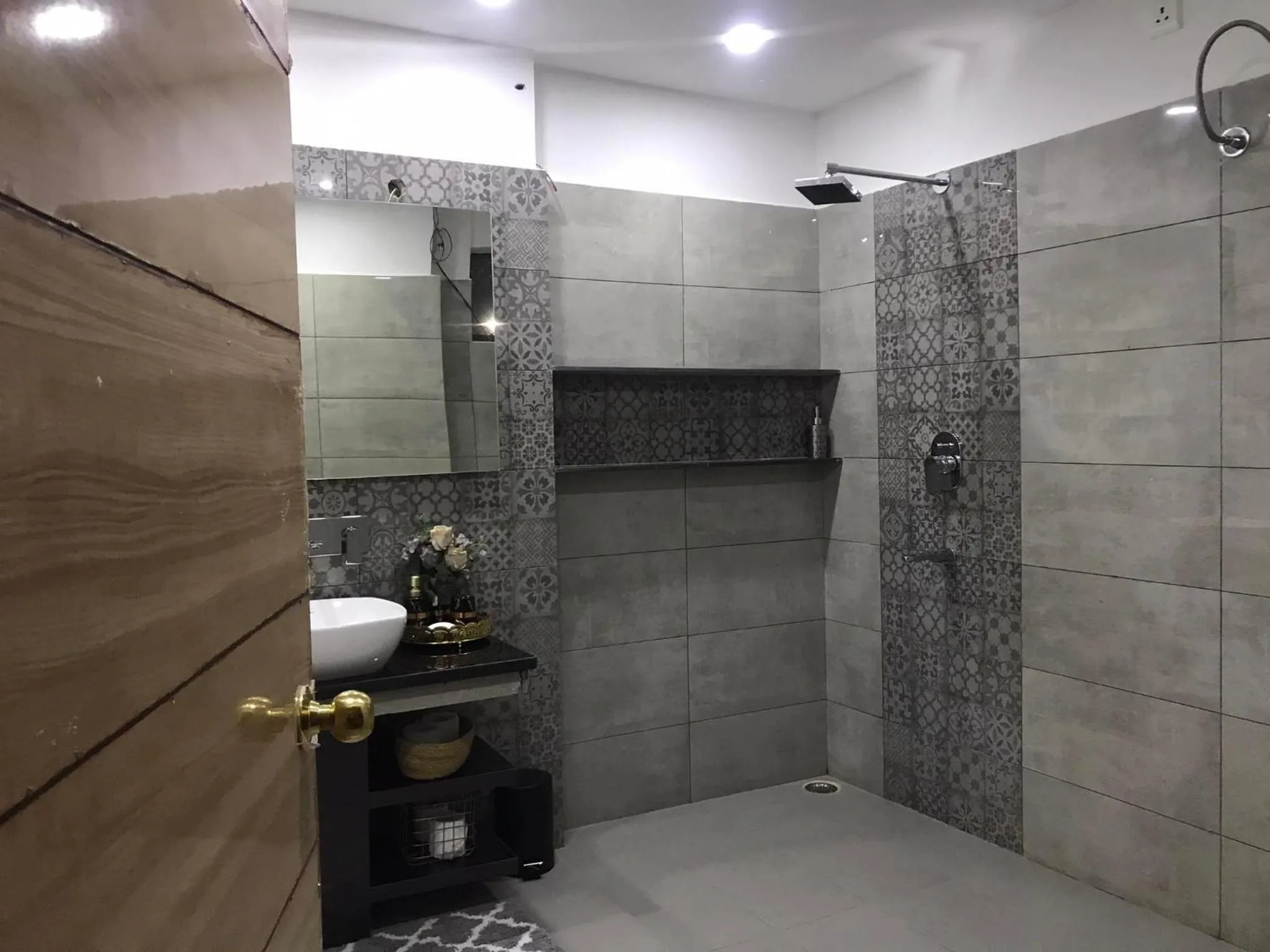 Shower in Mariya Condo hotel