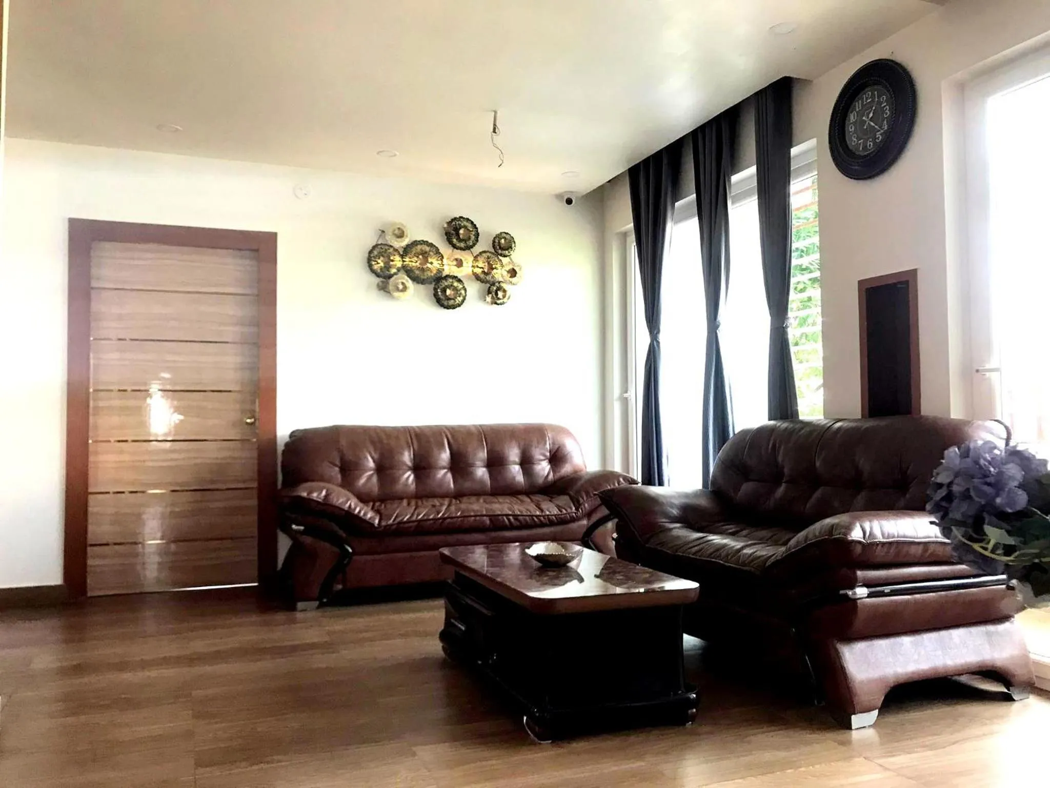 Seating area in Mariya Condo hotel