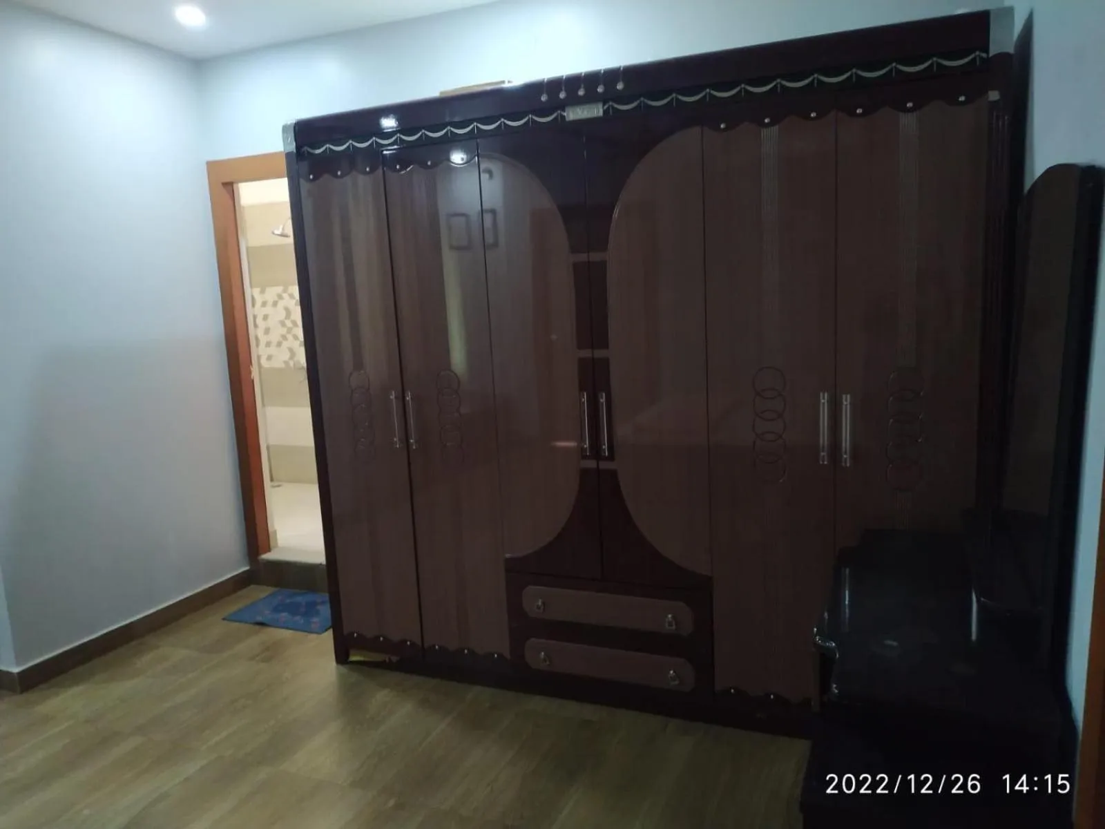 wardrobe in Mariya Condo hotel