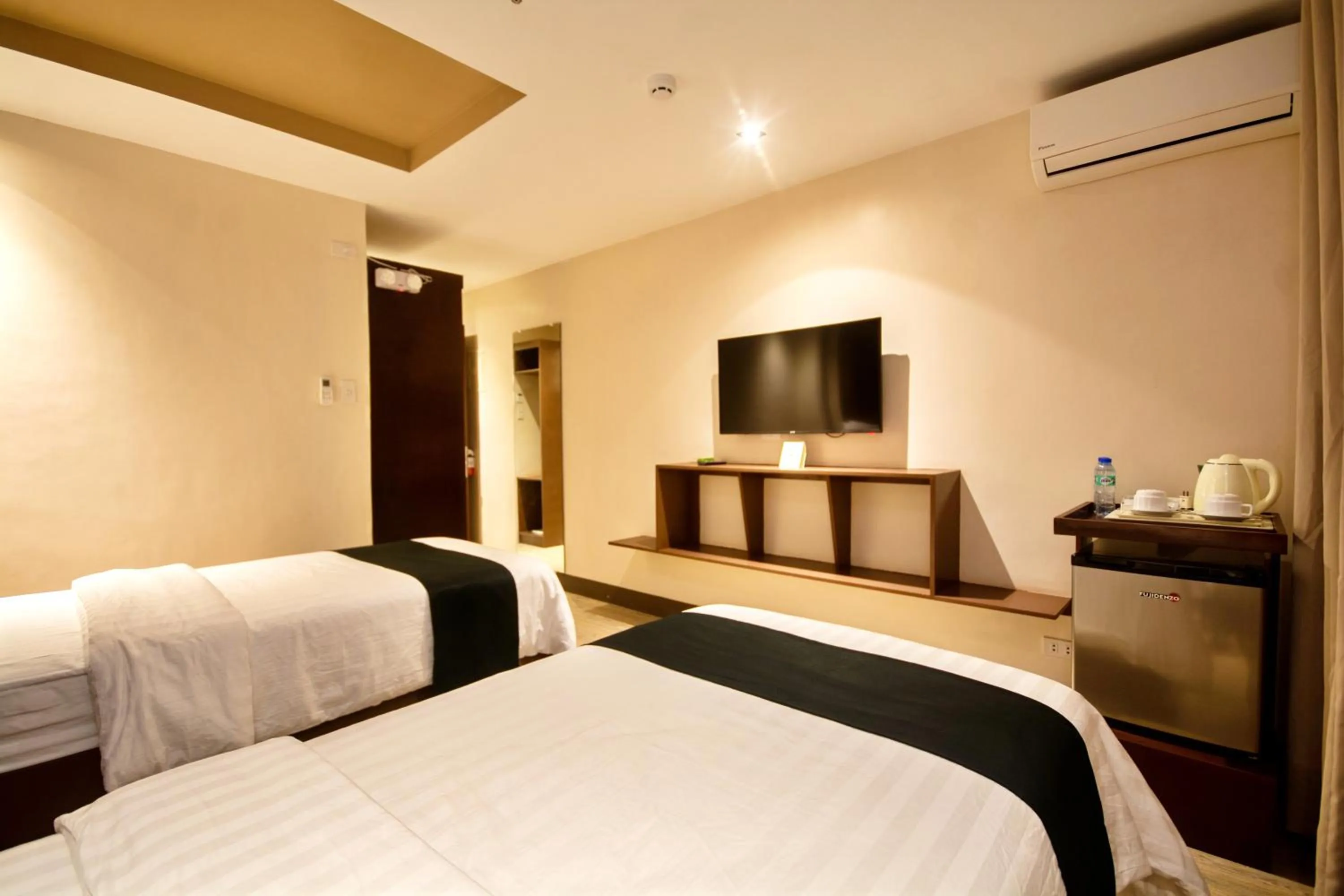 Bed in ECL Resort Hotel Boracay