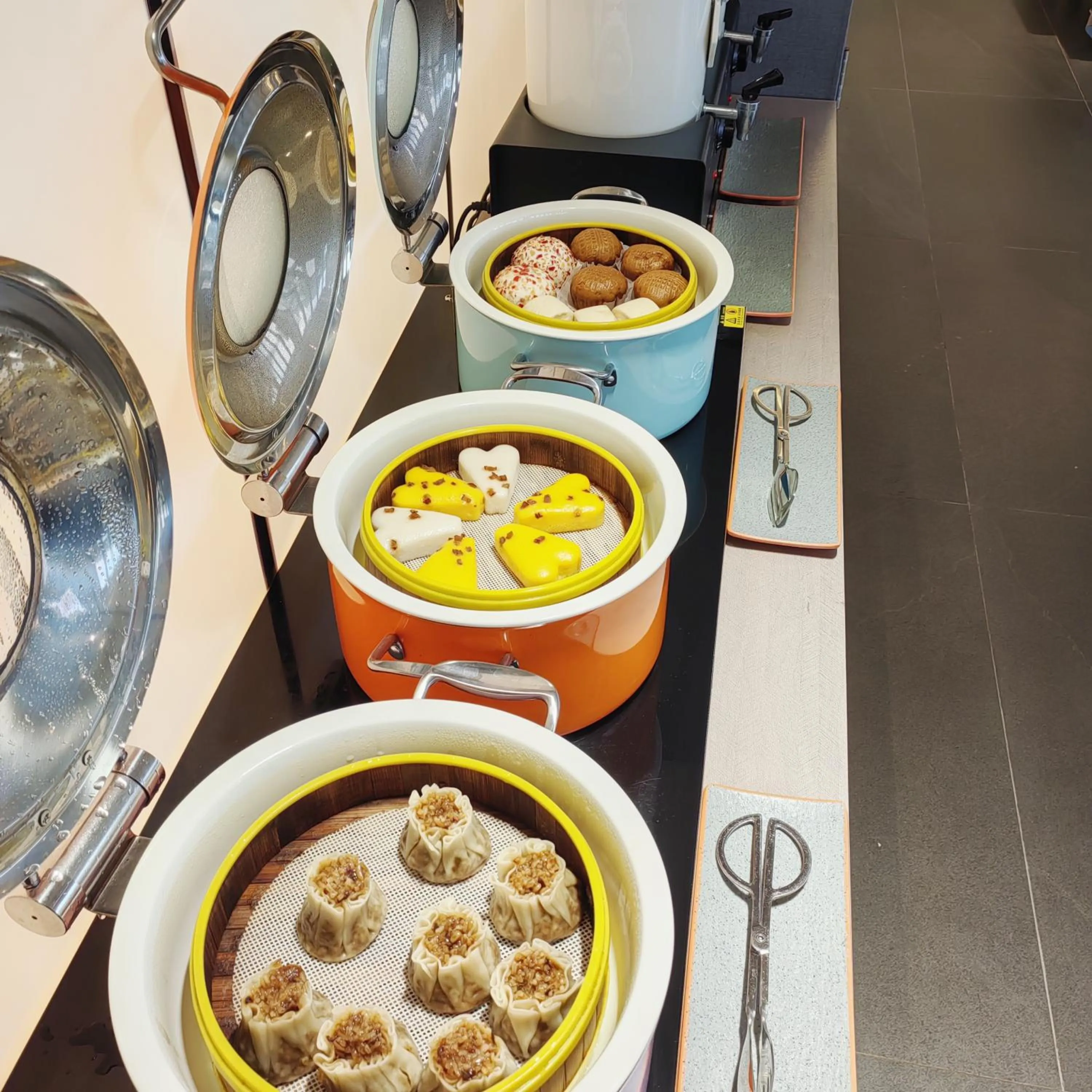 Breakfast in Riverside Wing Hotel Guilin