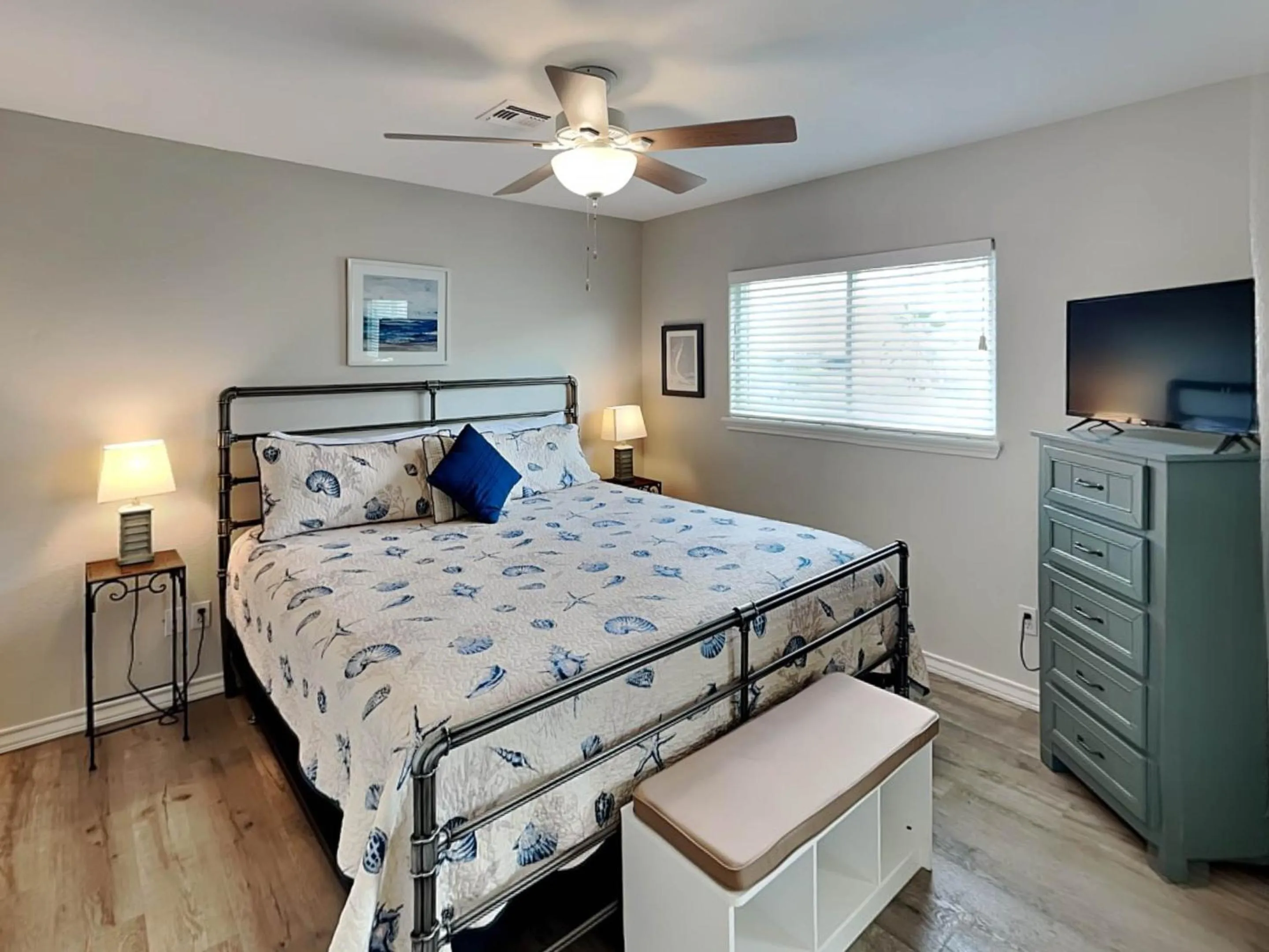 Property building, Bed in Blew By You