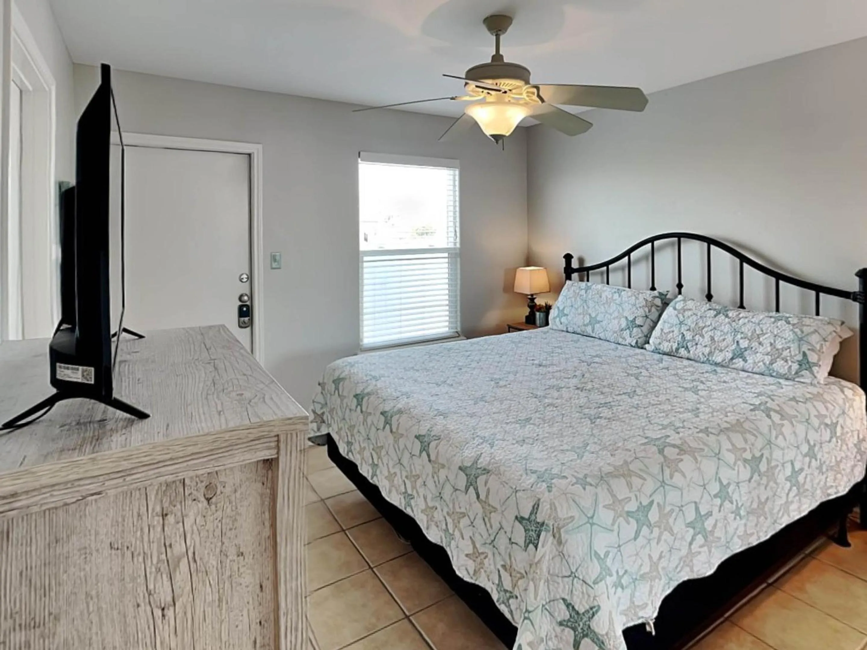 Property building, Bed in Blew By You