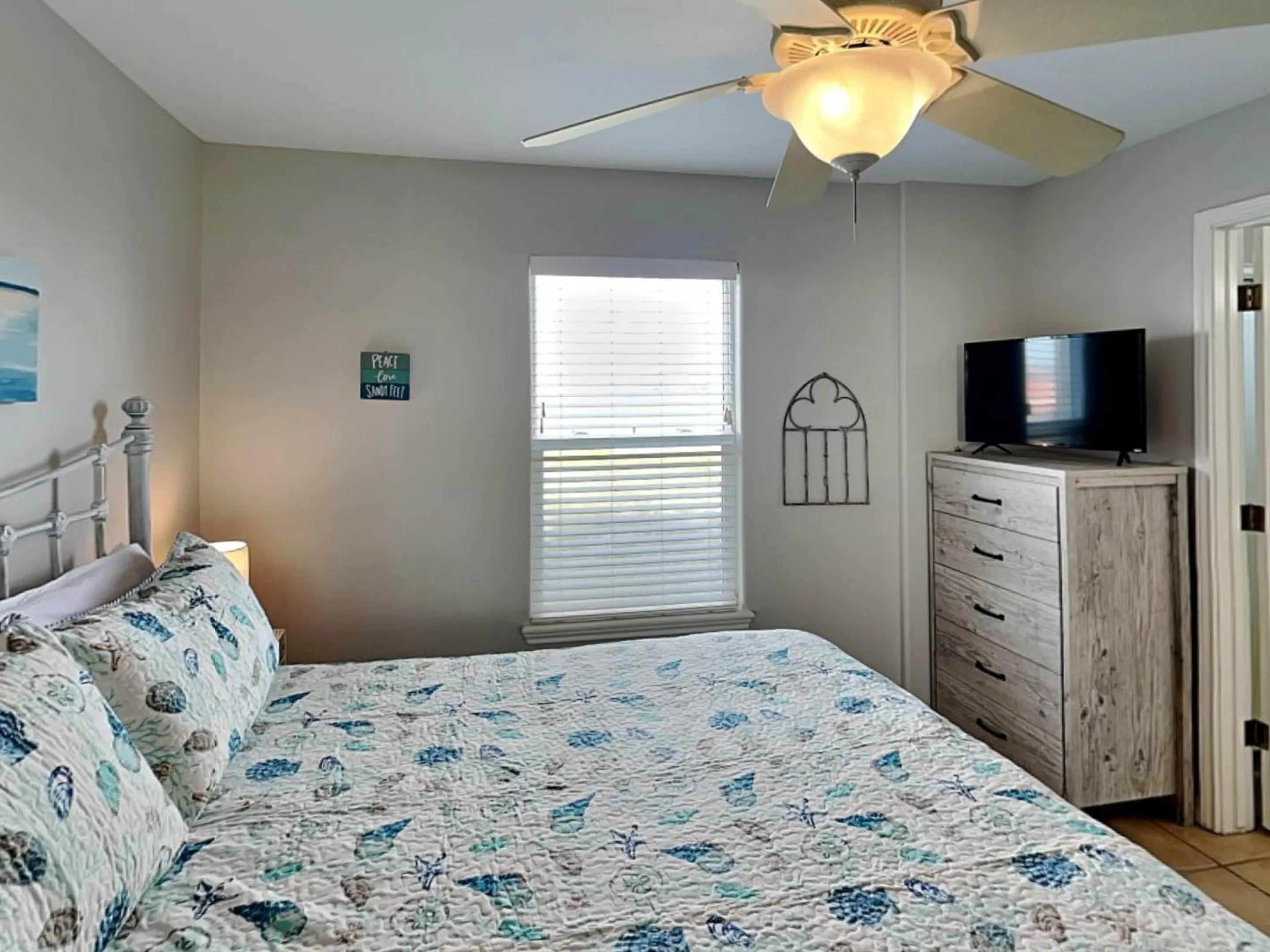 Property building, Bed in Blew By You