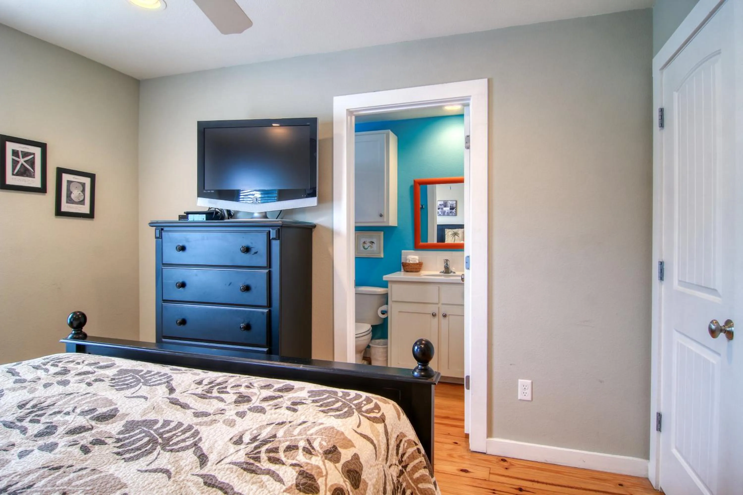 Property building, Bed in The Ohana Hut