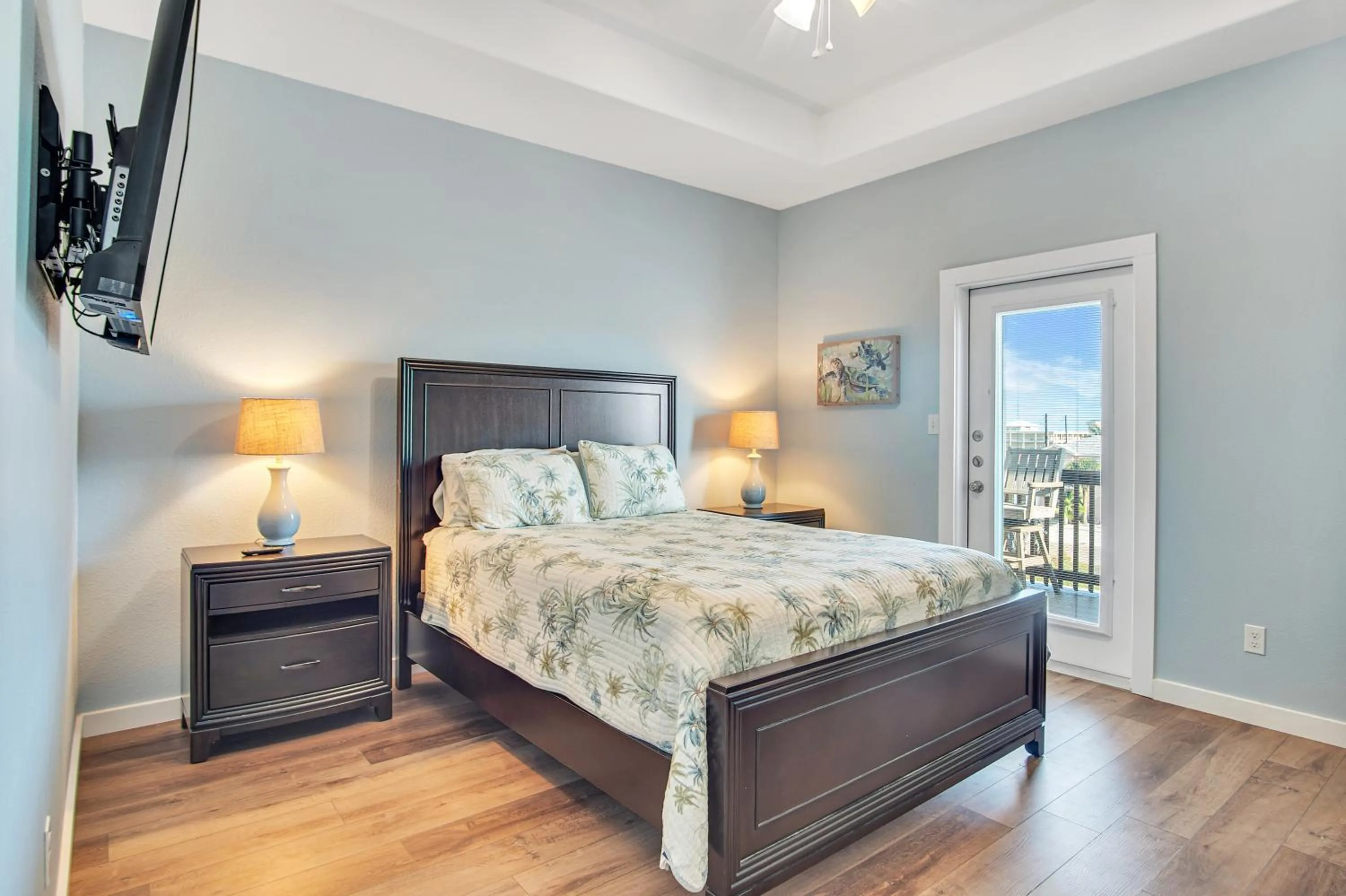 Property building, Bed in Fin And Tonic