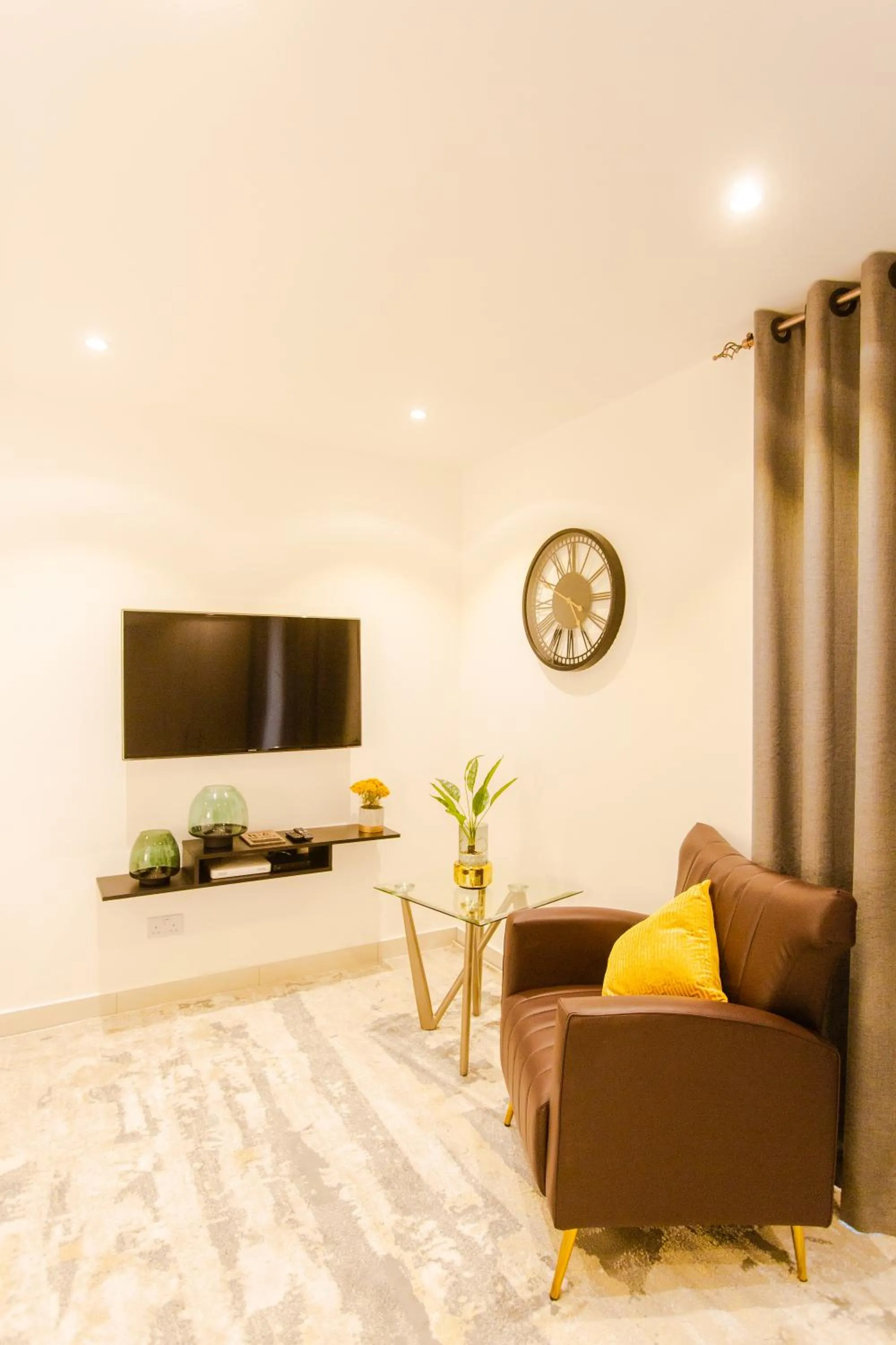 TV and multimedia in Accra Luxury Apartments @ The Lennox
